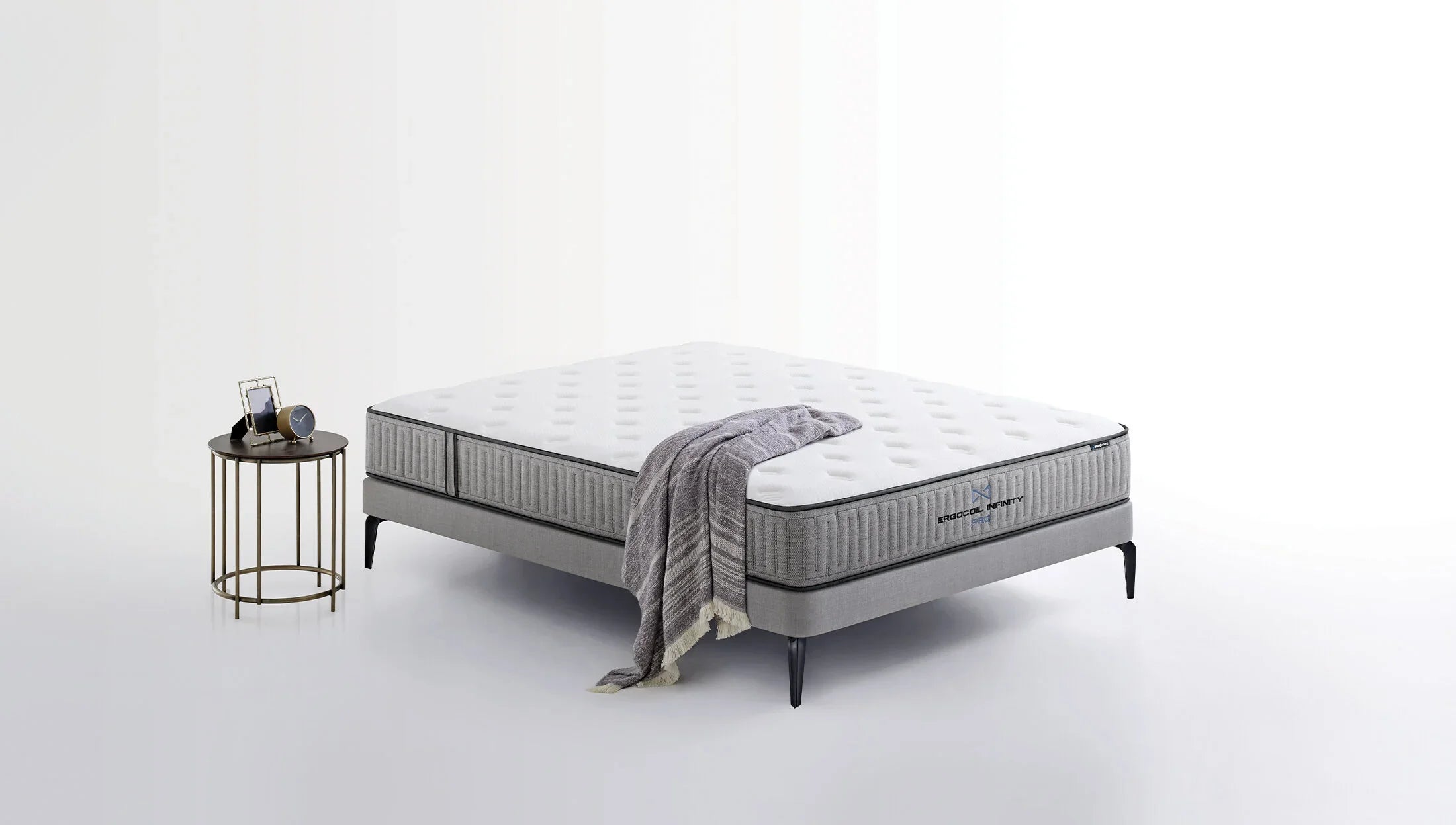 Тапицирано легло «Canto» + Матрак «Ergocoil Infinity Pro» + табла «Infinity Pro» с място за съхранение, матрак с лятна и зимна страна