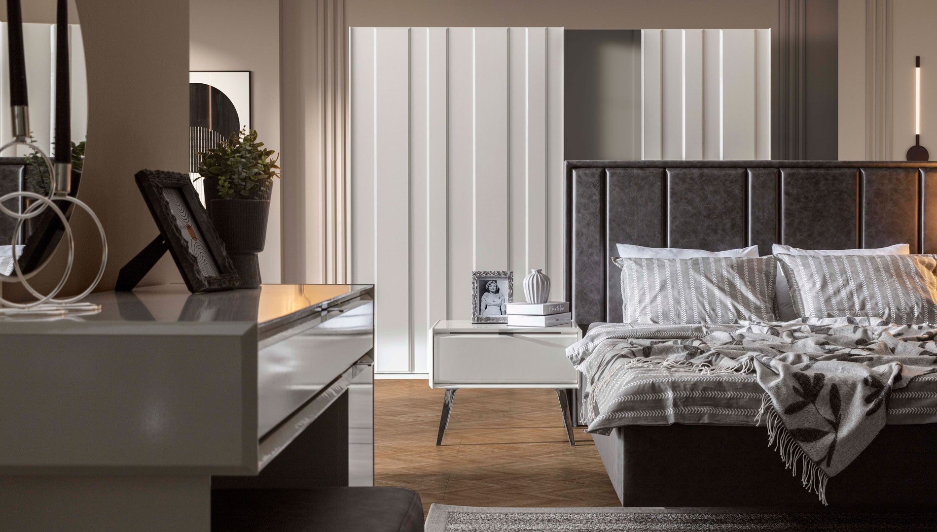 Гардероб с плъзгащи врати «Sirius» с огледална врата, ширина 260см