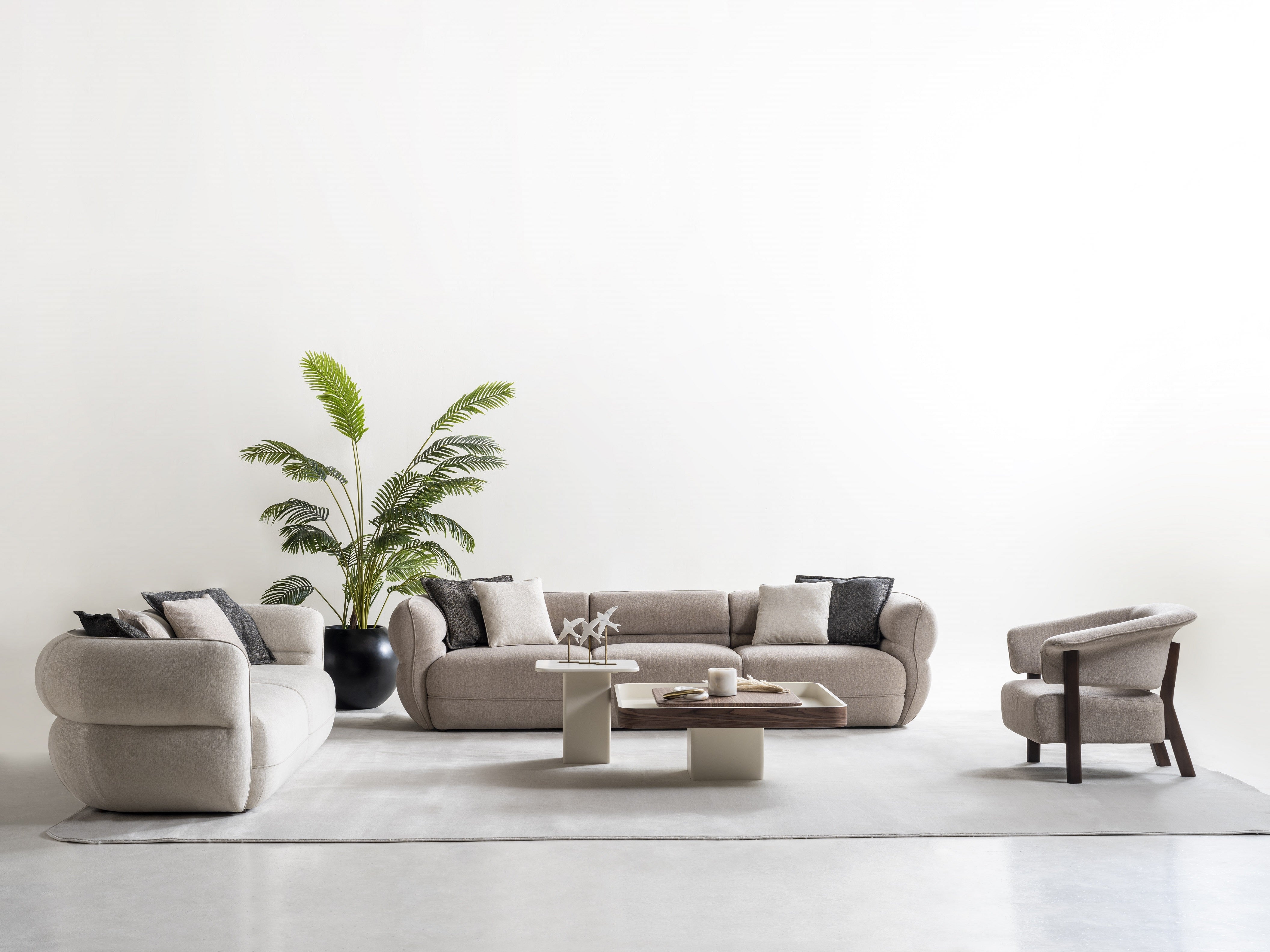 Петместен диван «Alfa» + две декоративни възглавници, ширина 305см