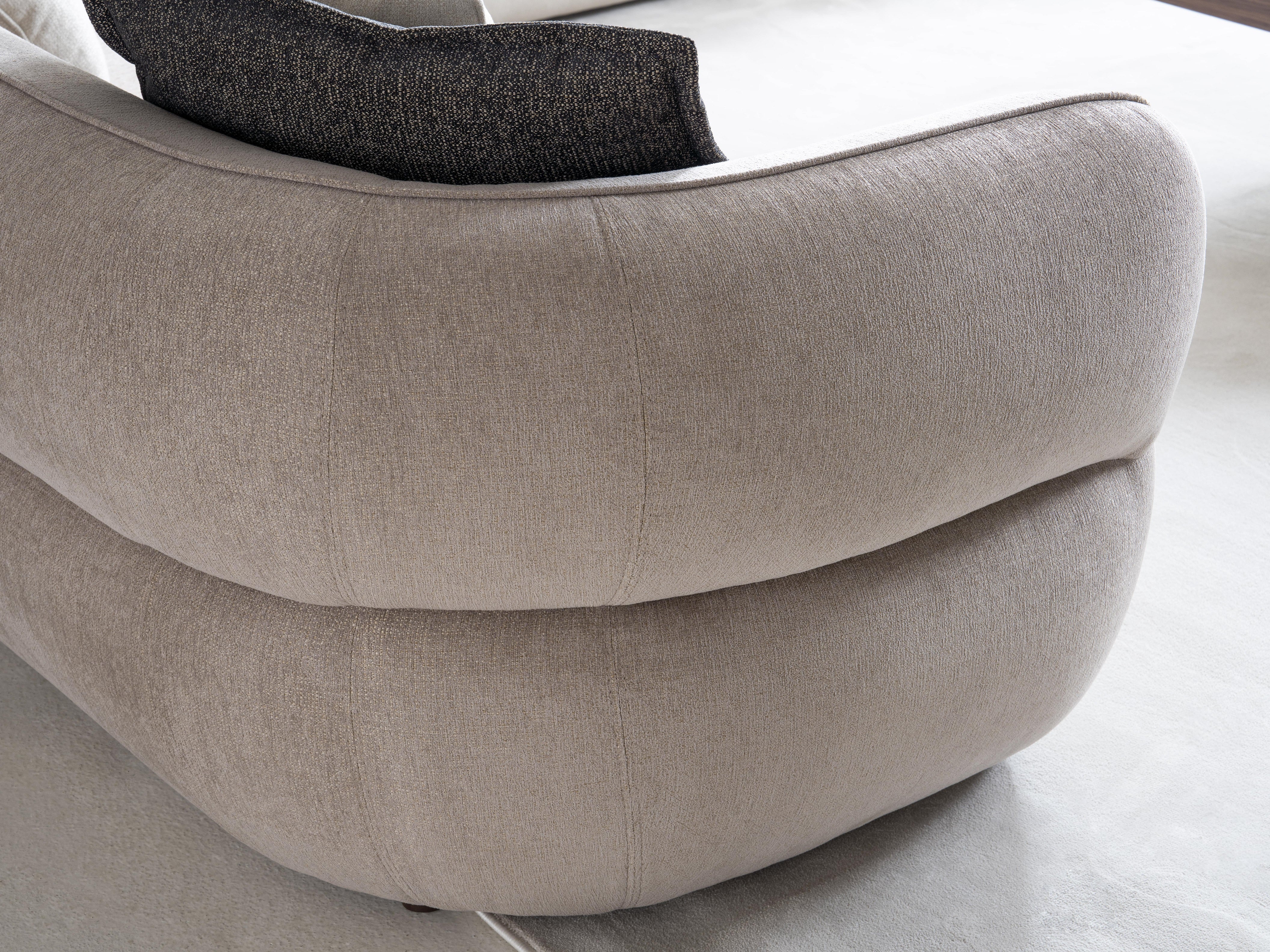 Триместен диван «Alfa» + 2 декоративни възглавници, ширина 255см