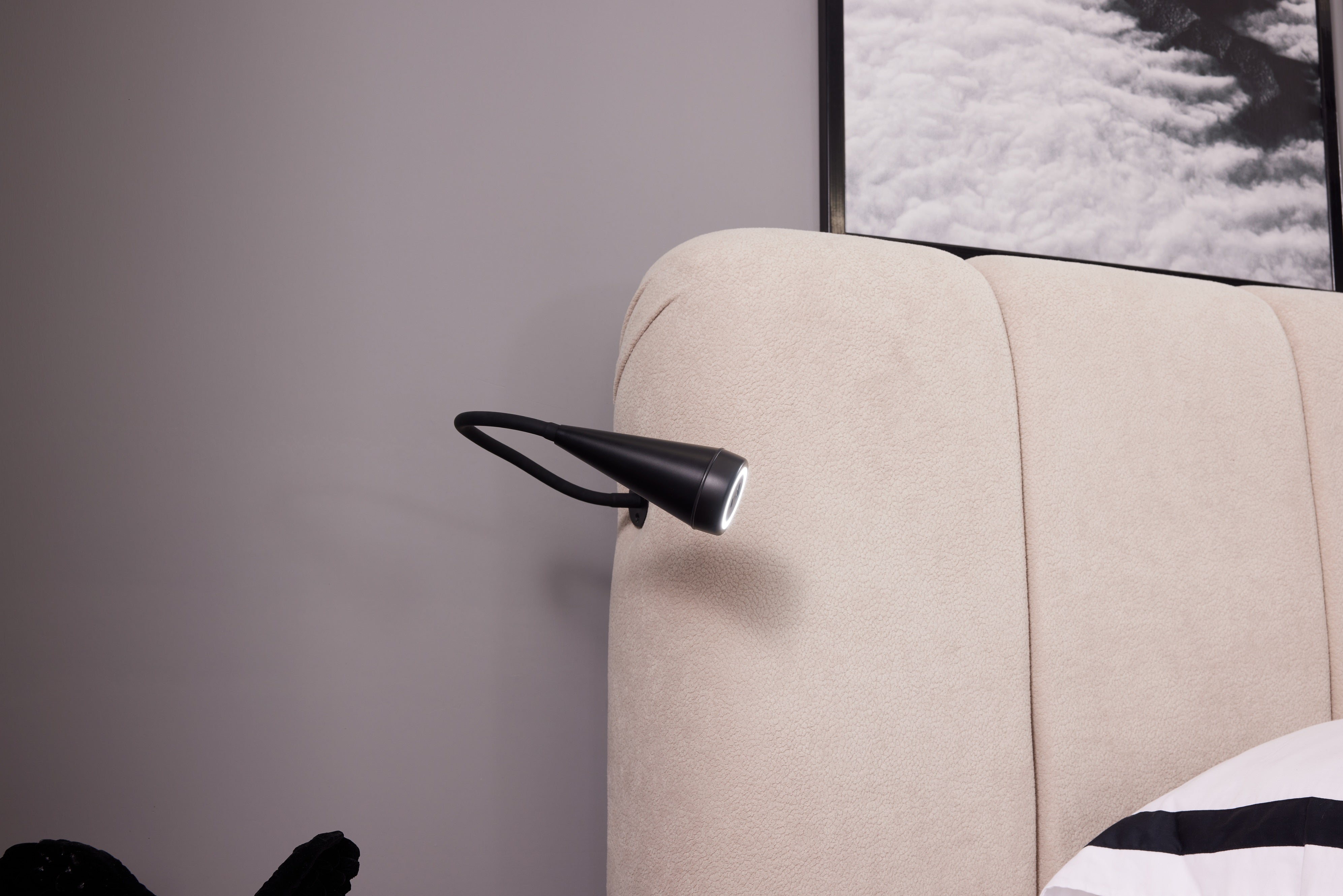 Тапицирано легло «New Carisma» + осветление - с място за съхранение, повдигащ механизъм