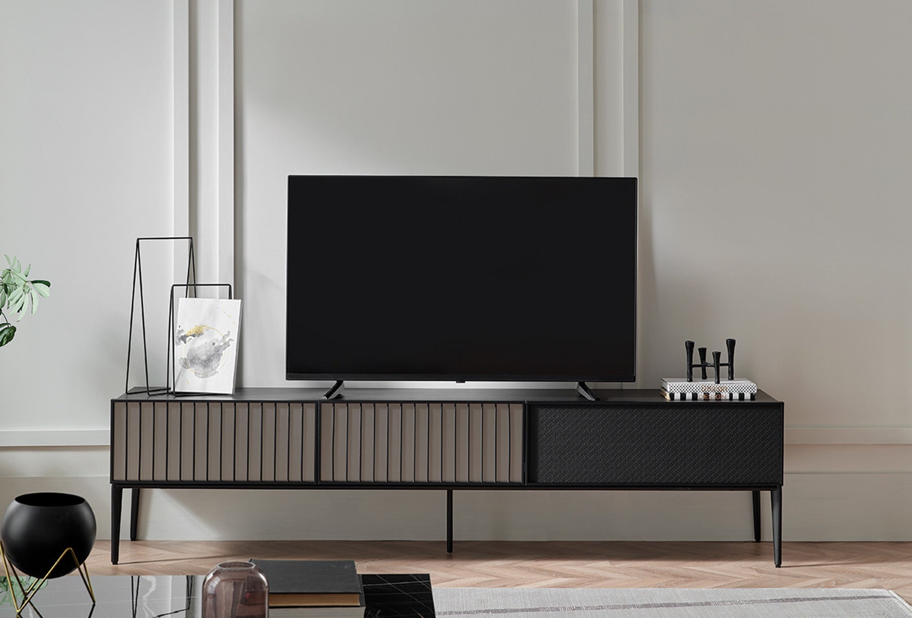 ТВ шкаф «Riga» с крачета, с размер 209х50х48см