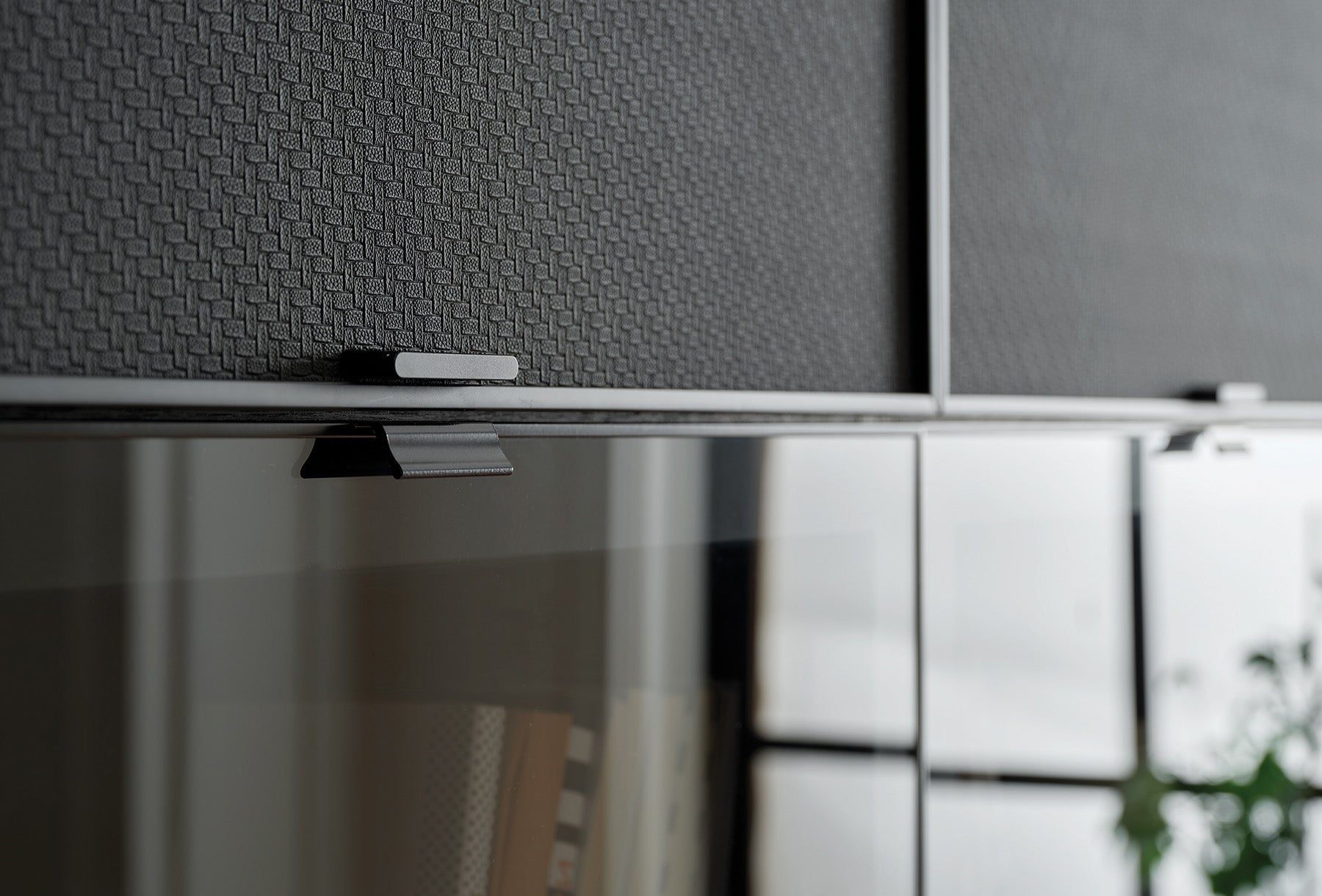 ТВ шкаф за стена «Riga» с размер 80х64х33см