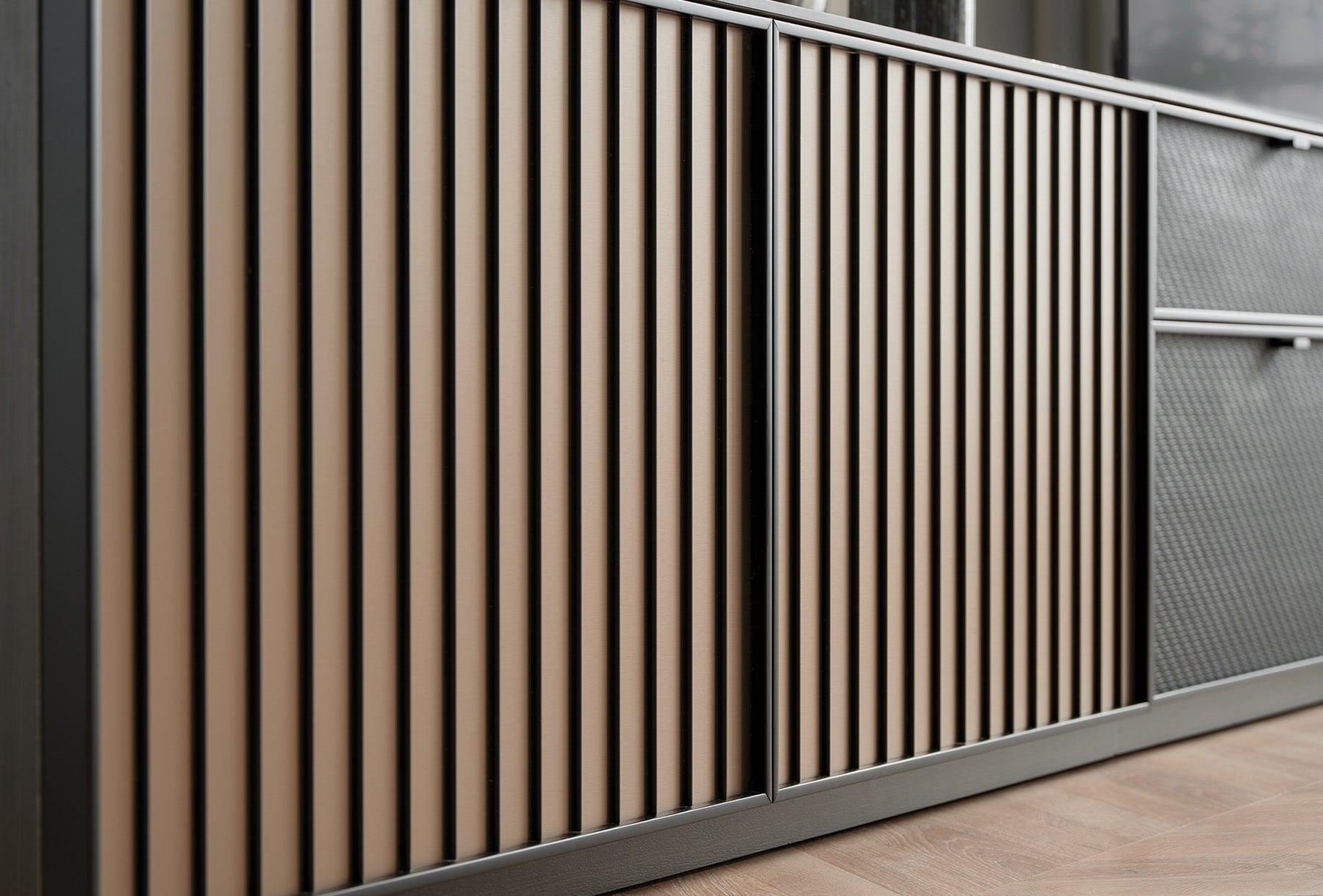 ТВ шкаф «Riga» с врати, с размер 129х55х48см