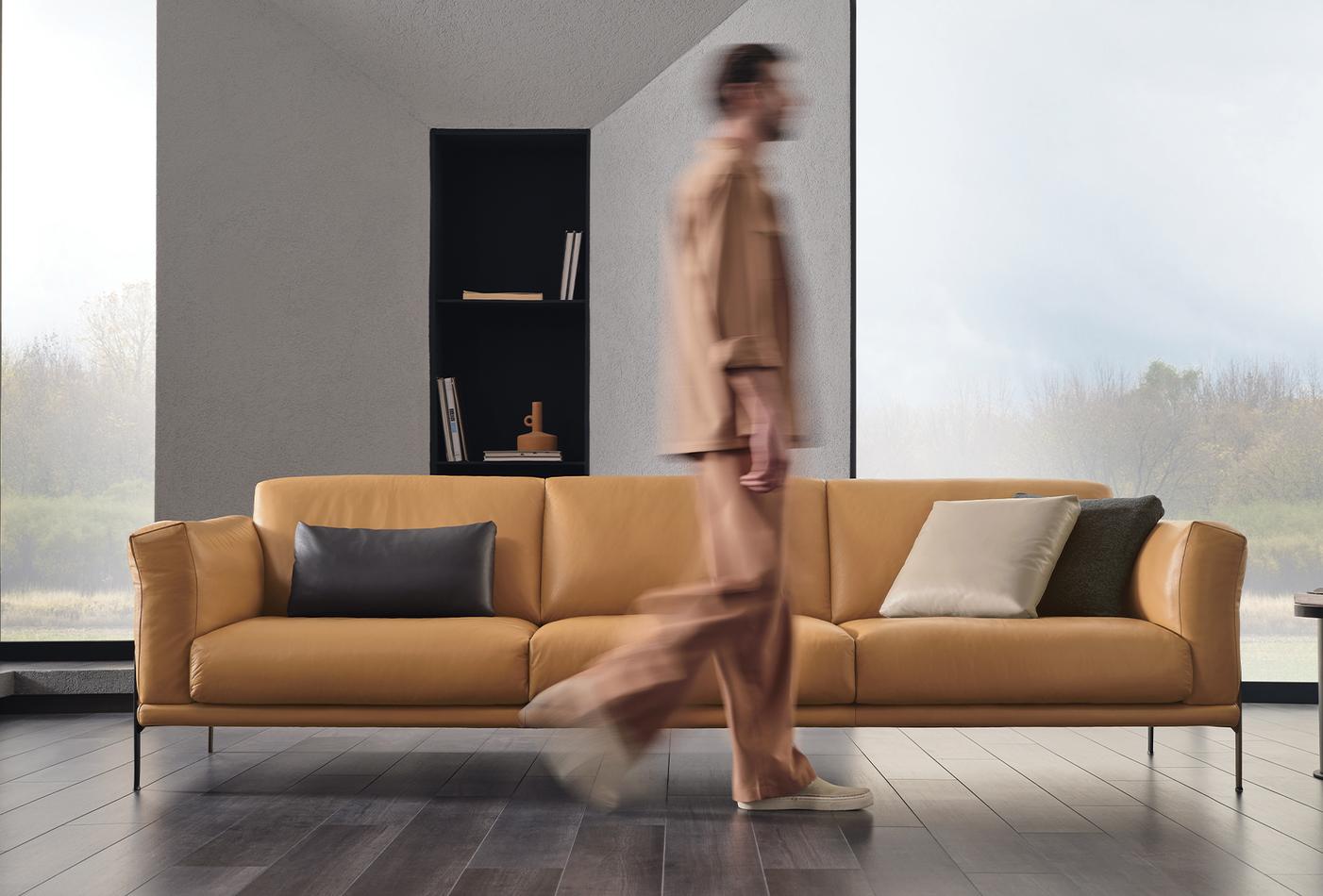 Четириместен диван «Emoticon» + три декоративни възглавници, от естествена кожа, ширина 293см