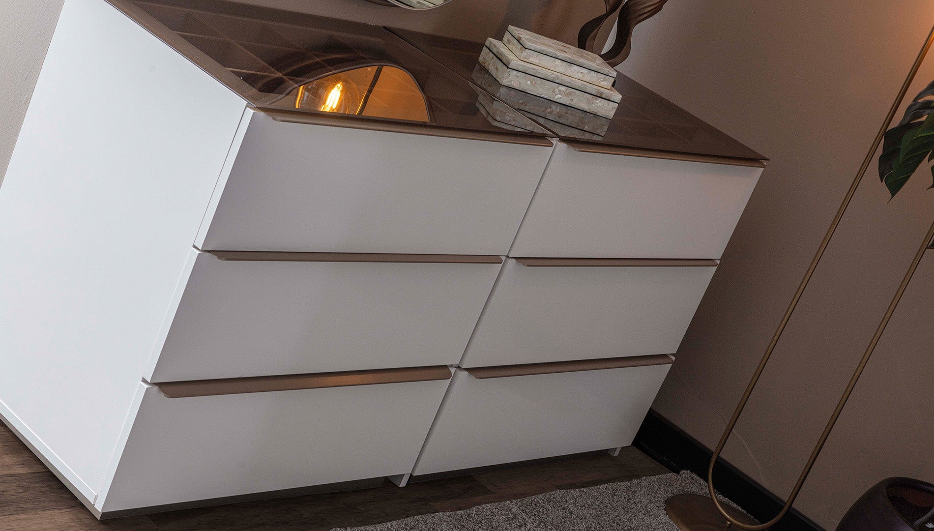 Скрин «Noble» с три чекмеджета, размер 78х78х50см