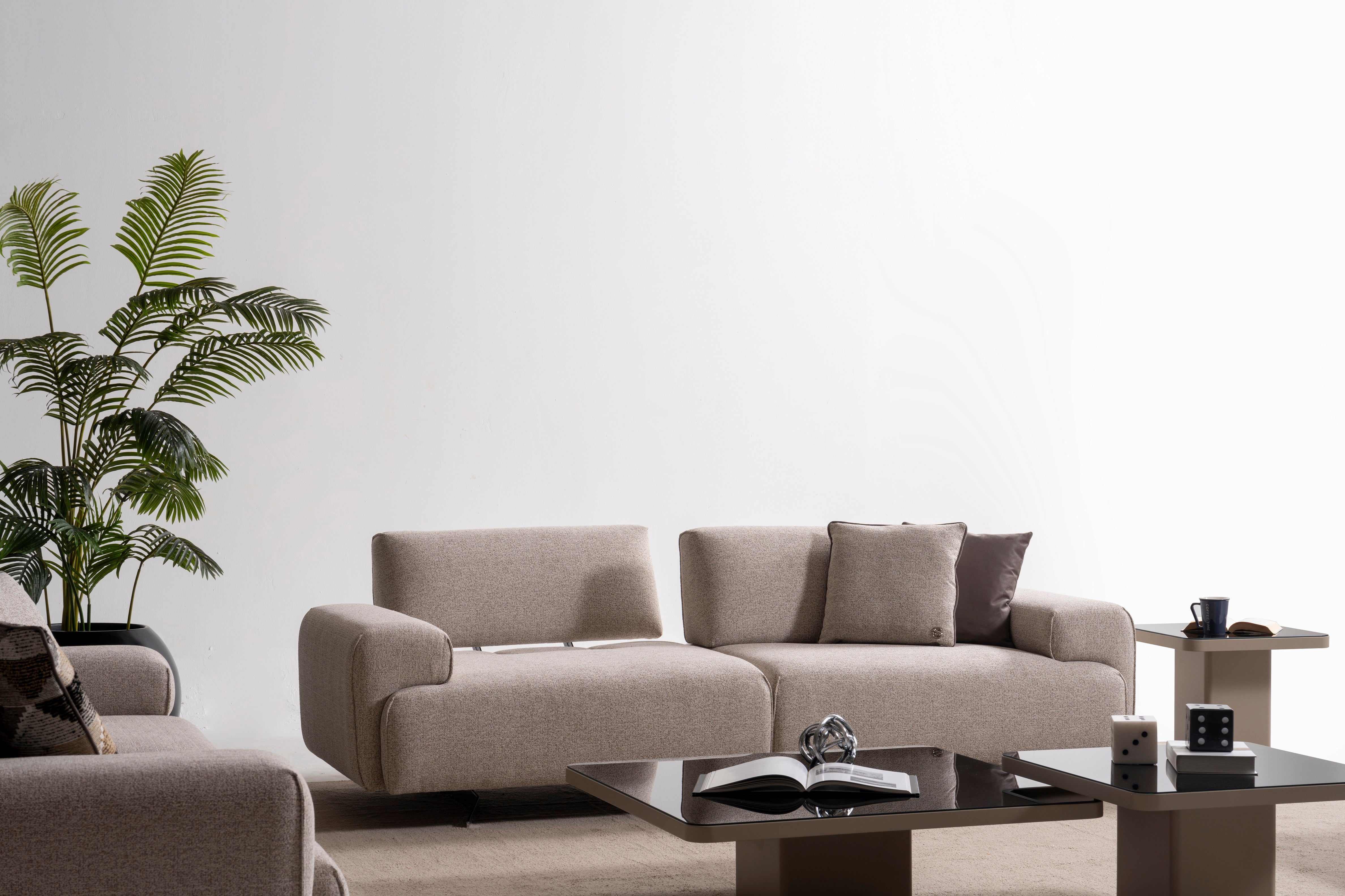 Триместен разтегателен диван «Arden» + декоративни възглавници, ширина 245см