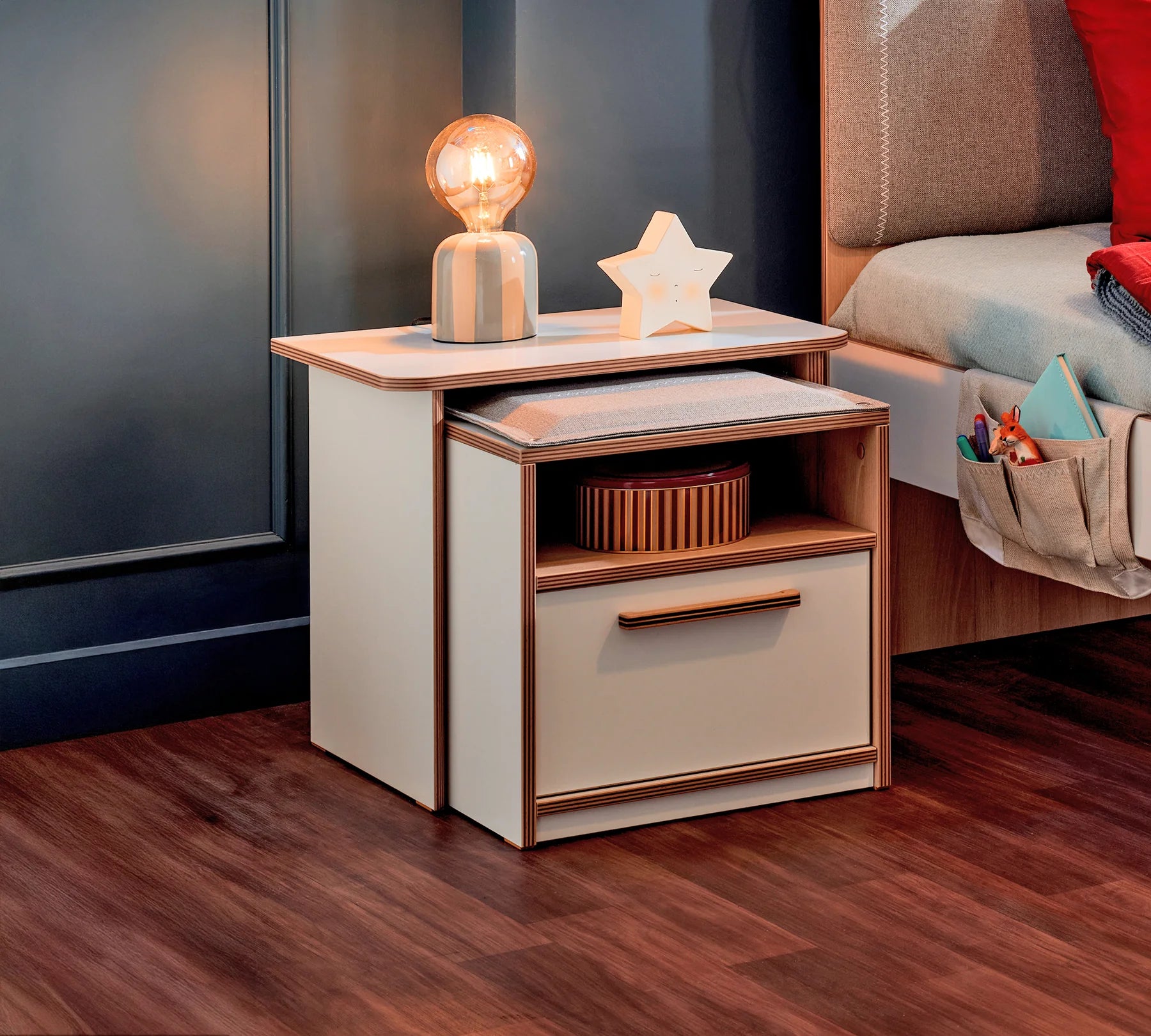 Нощно шкафче «Modera» + табуретка и чекмедже, размер 55х48х42см