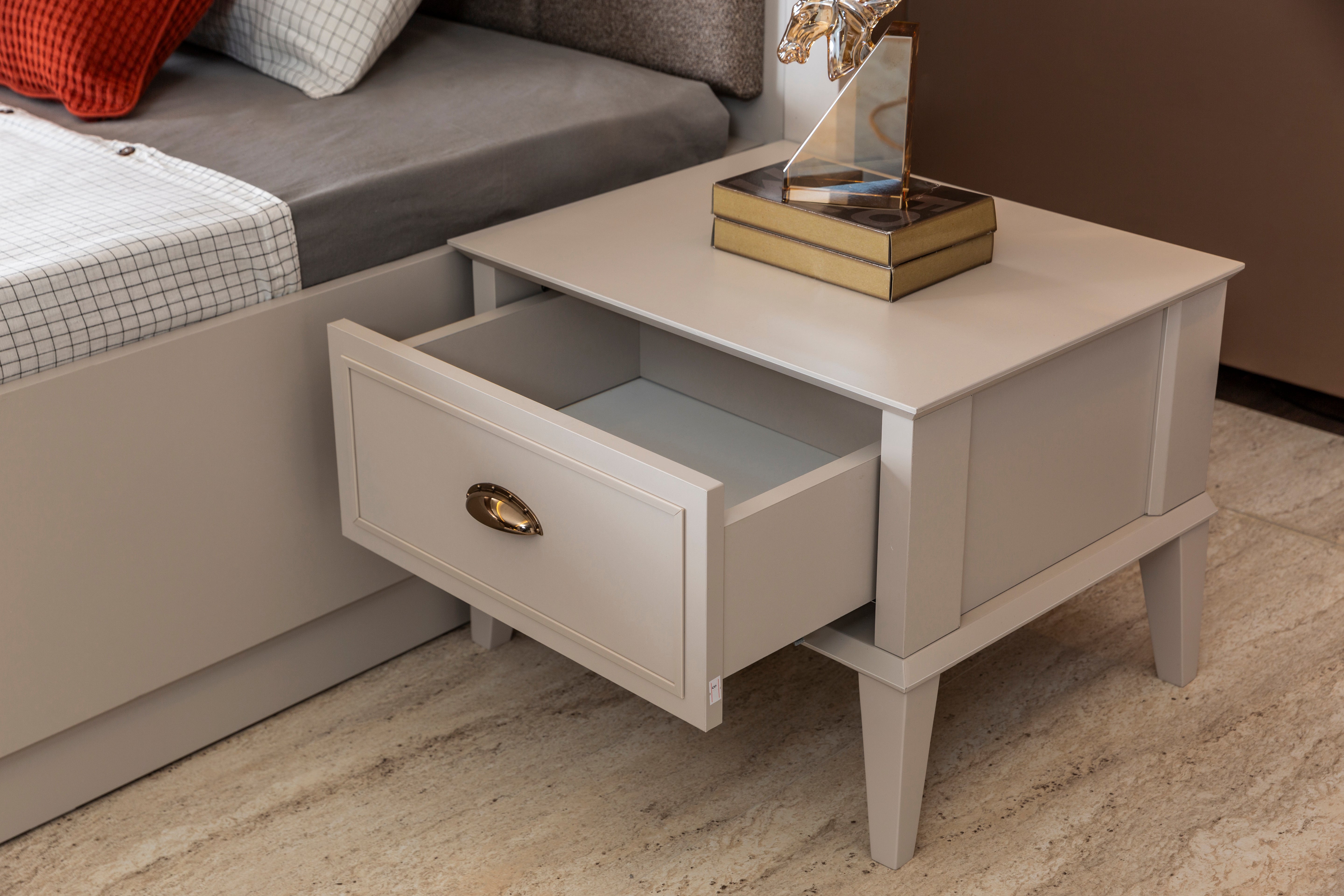 Нощно шкафче  «Alacati Teen» + чекмедже, размер 55х42х45см