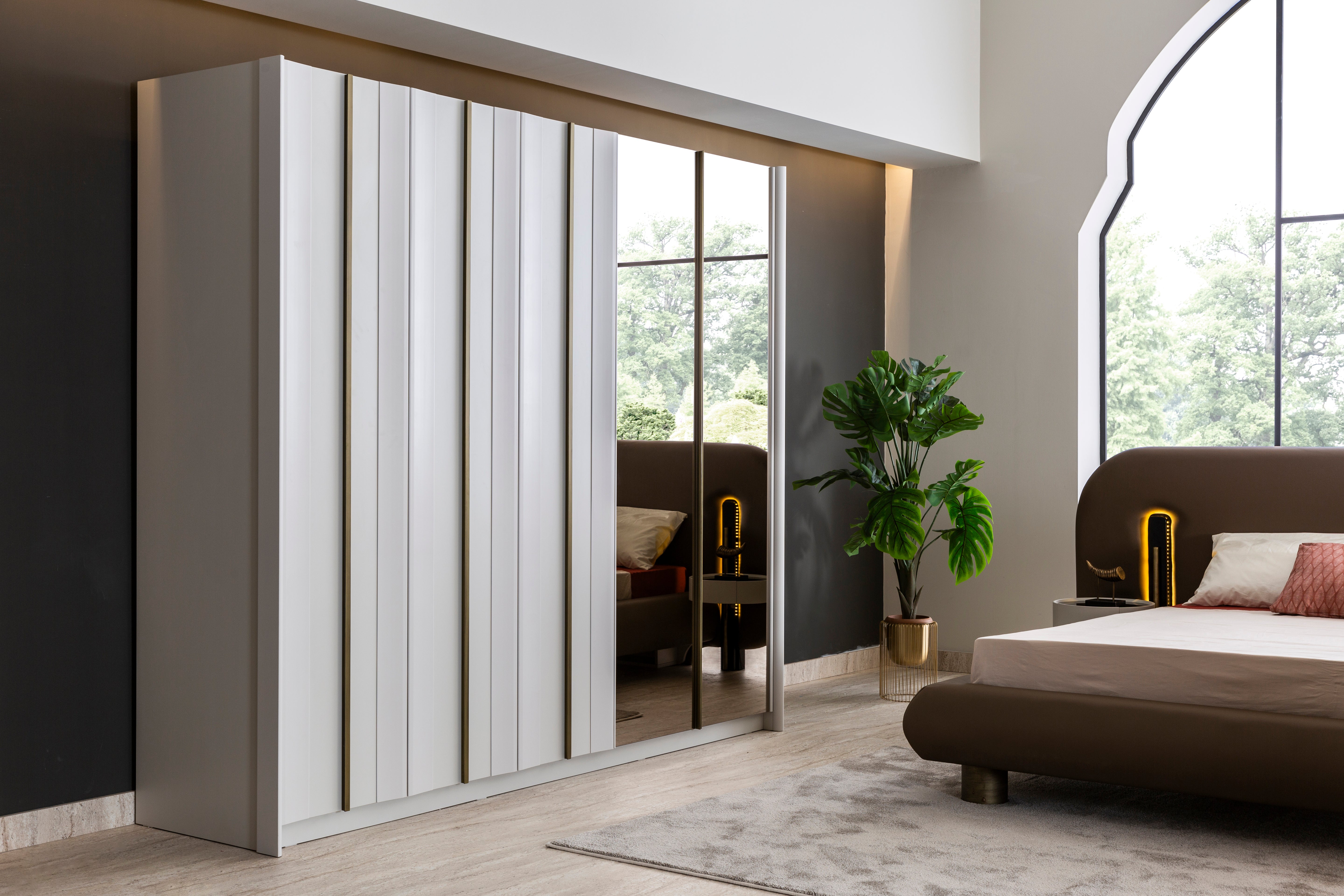 Петкрилен гардероб «Bergama» с огледална врата, чекмеджета, лост за закачалки, рафтове, ширина 266см