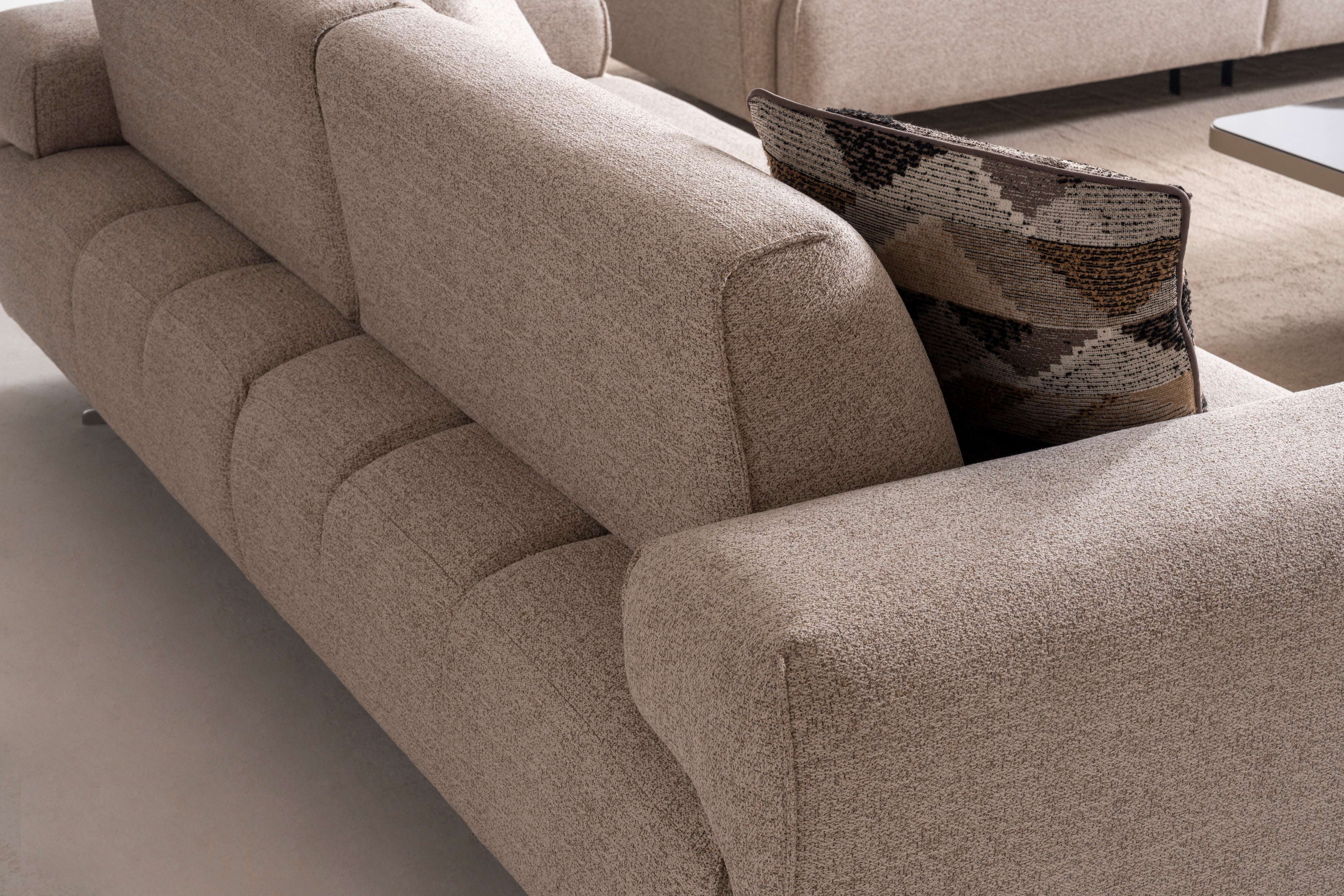 Триместен разтегателен диван «Arden» + декоративни възглавници, ширина 245см