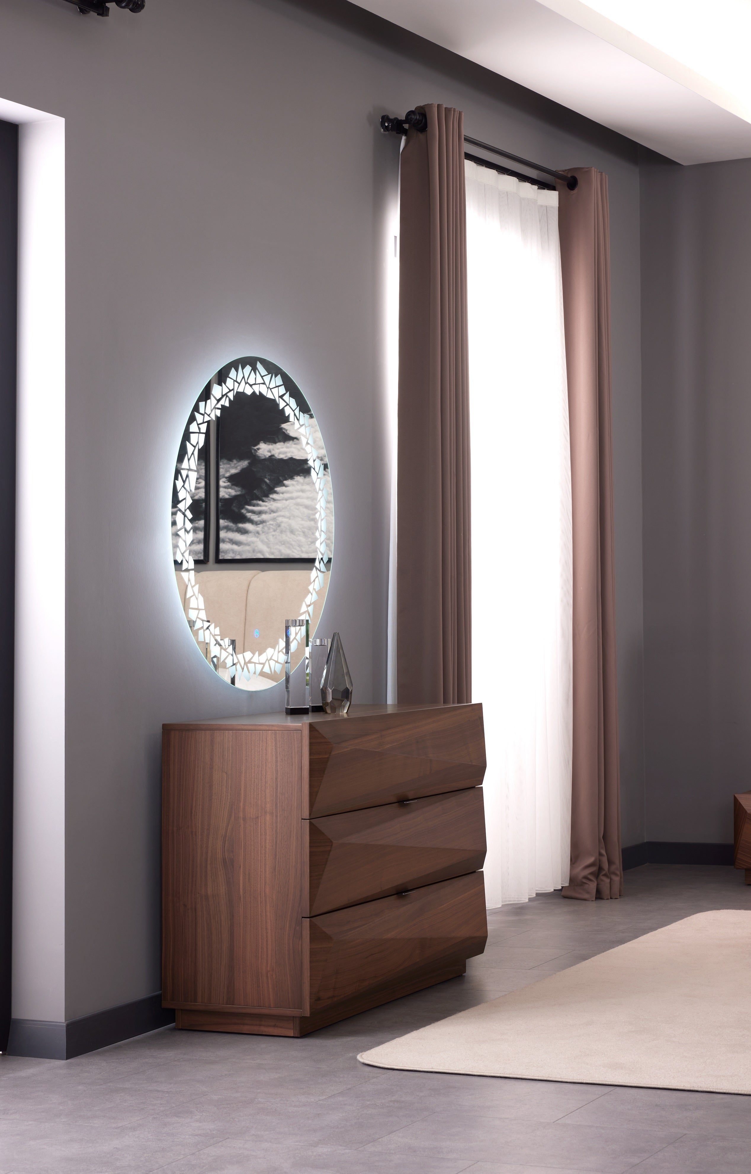 Скрин «New Carizma» с три чекмеджета, размер 135х85х45см