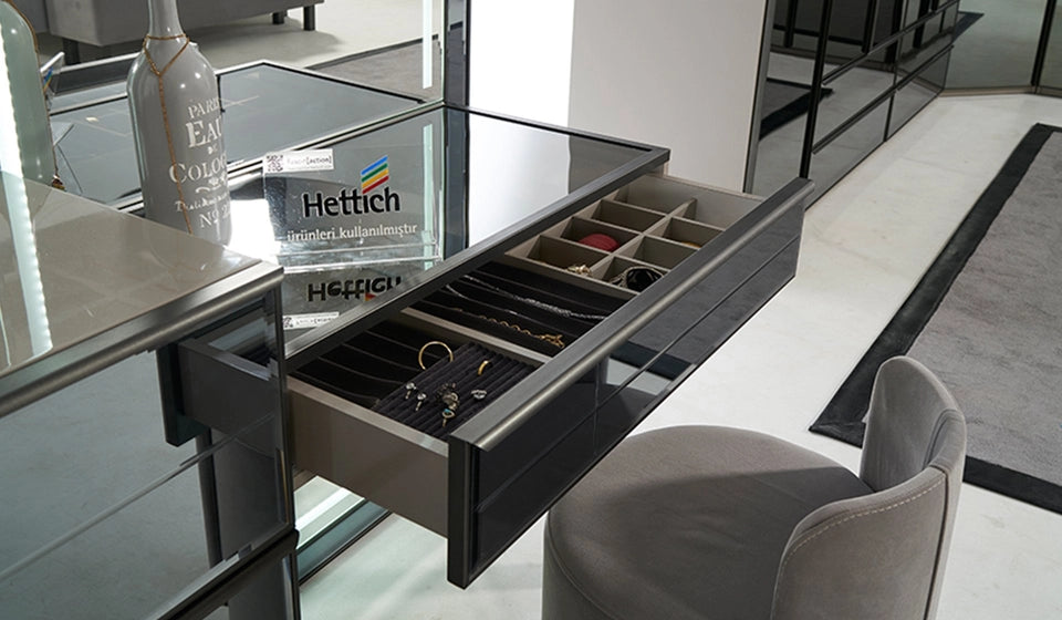 Тоалетка «Oylat» + огледало, четири чекмеджета