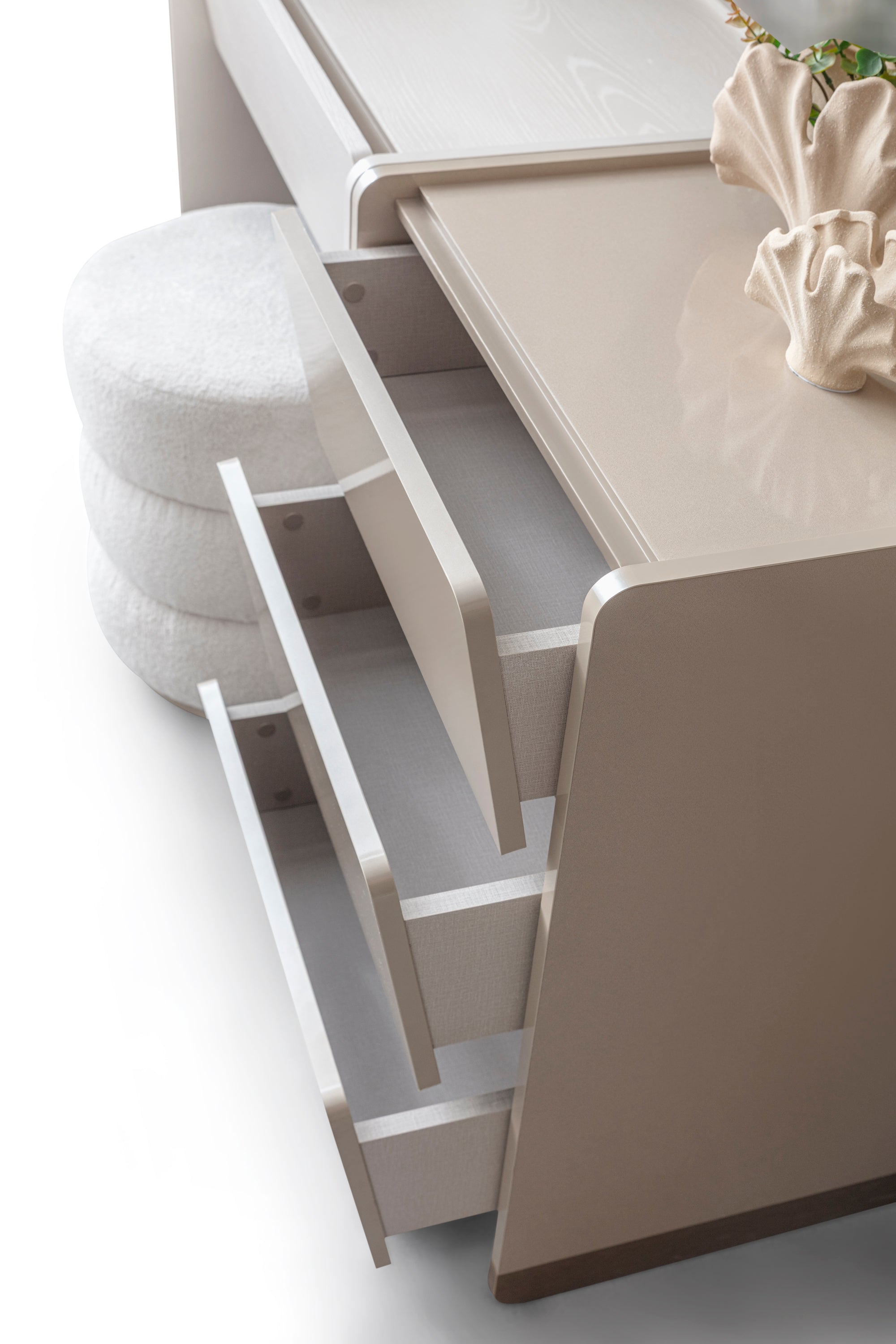 Скрин «Japandi» с три чекмеджета, размер 55х81х47см