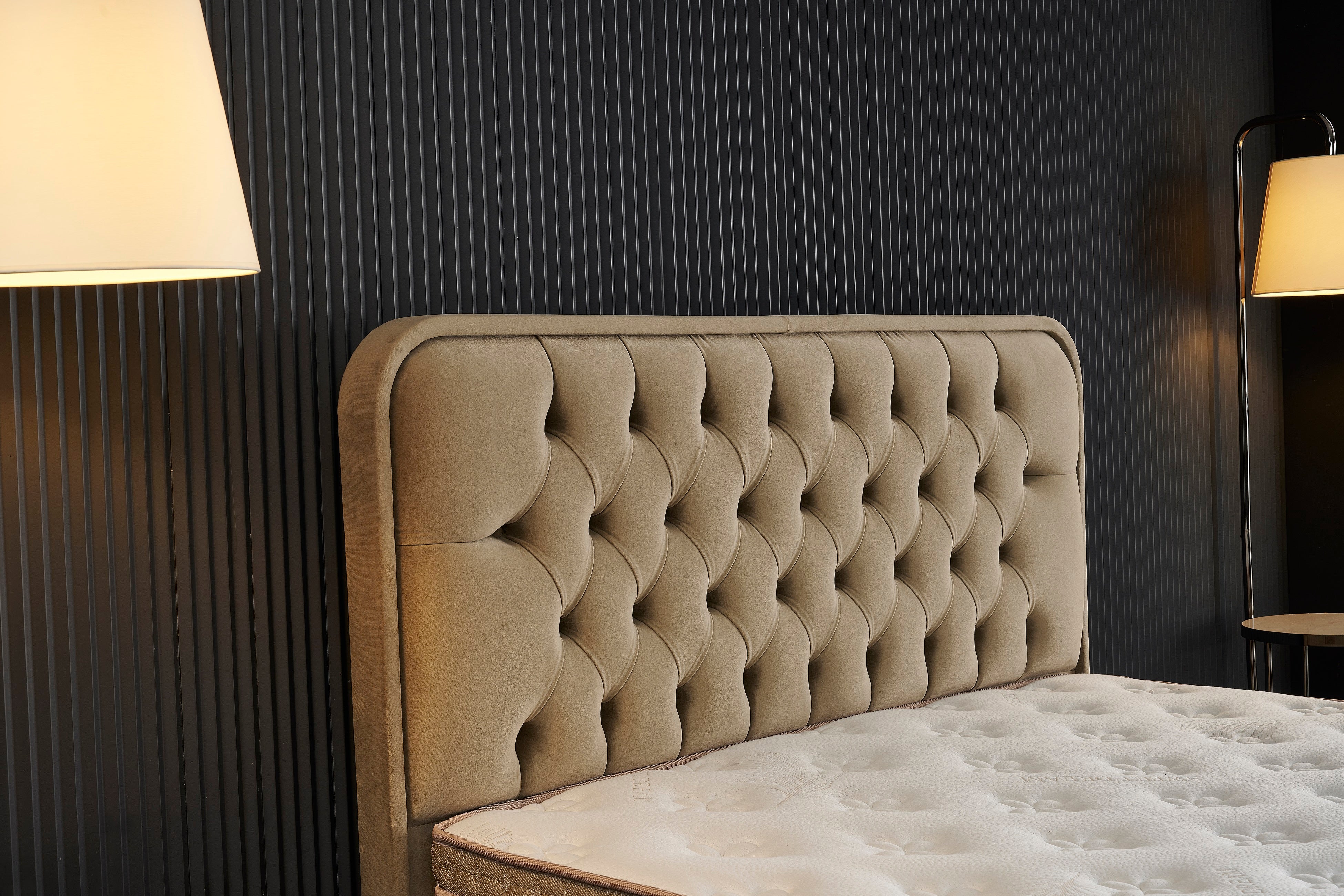 Тапицирано легло «Crown» + Матрак и табла - с място за съхранение, повдигащ механизъм, система за безшумно затваряне