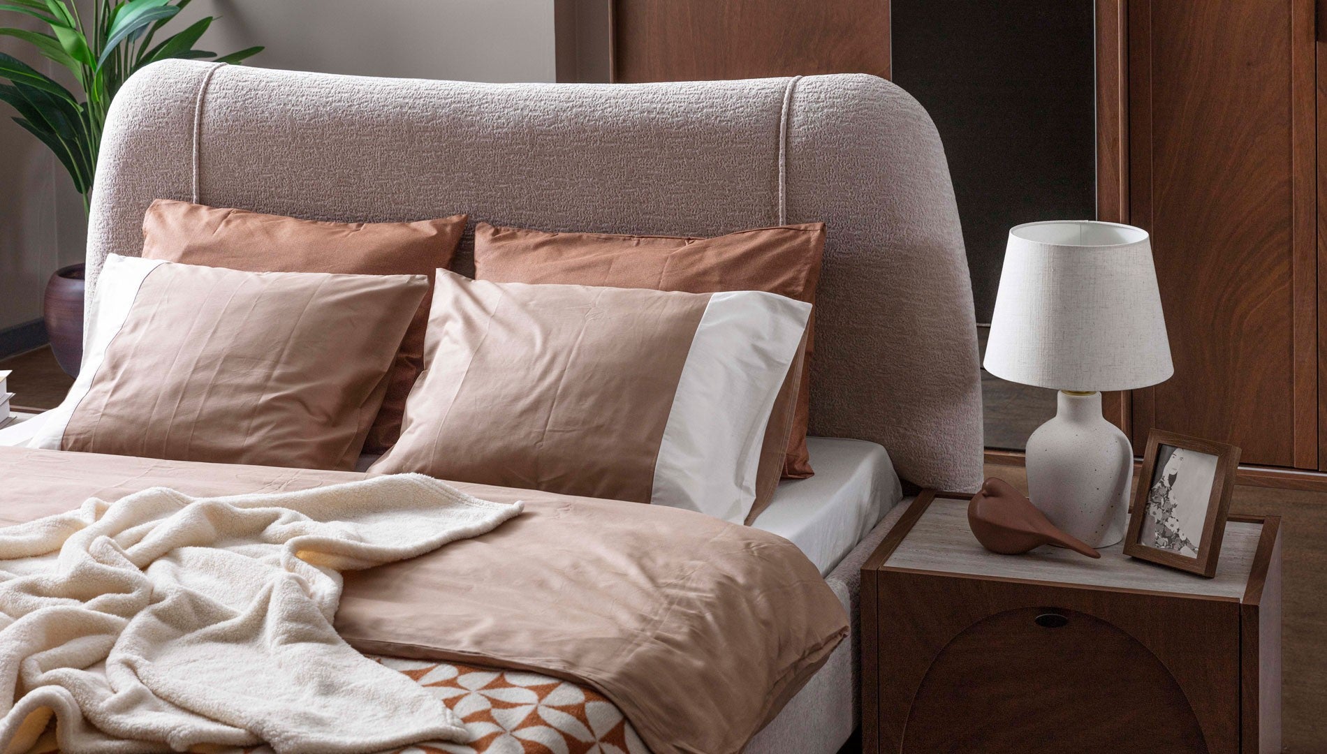 Тапицирано легло «Malaga» с място за съхранение, повдигащ механизъм