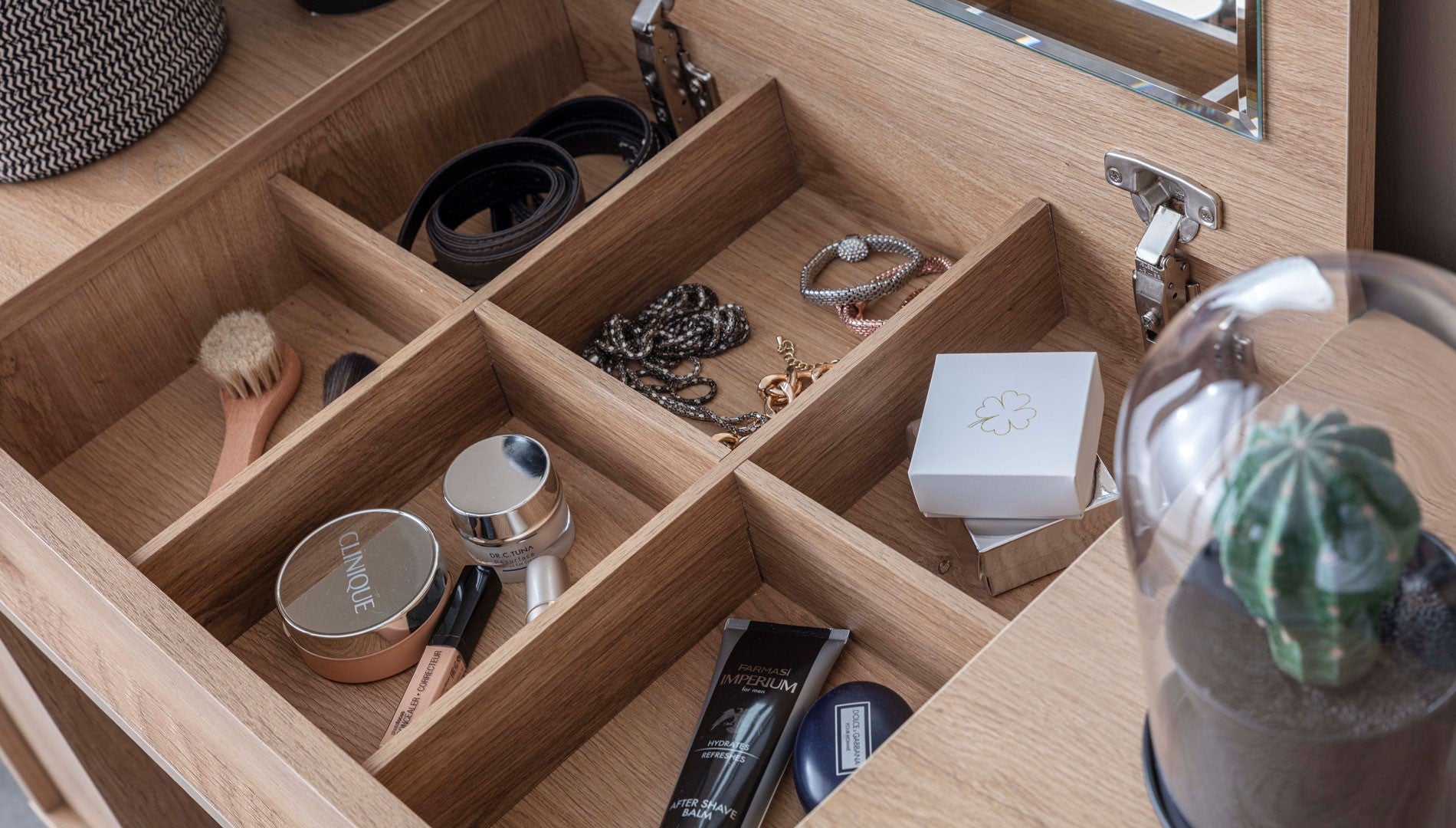 Тоалетка «Plus» + огледало, с органайзери и два шкафа, размер 110х80х45см