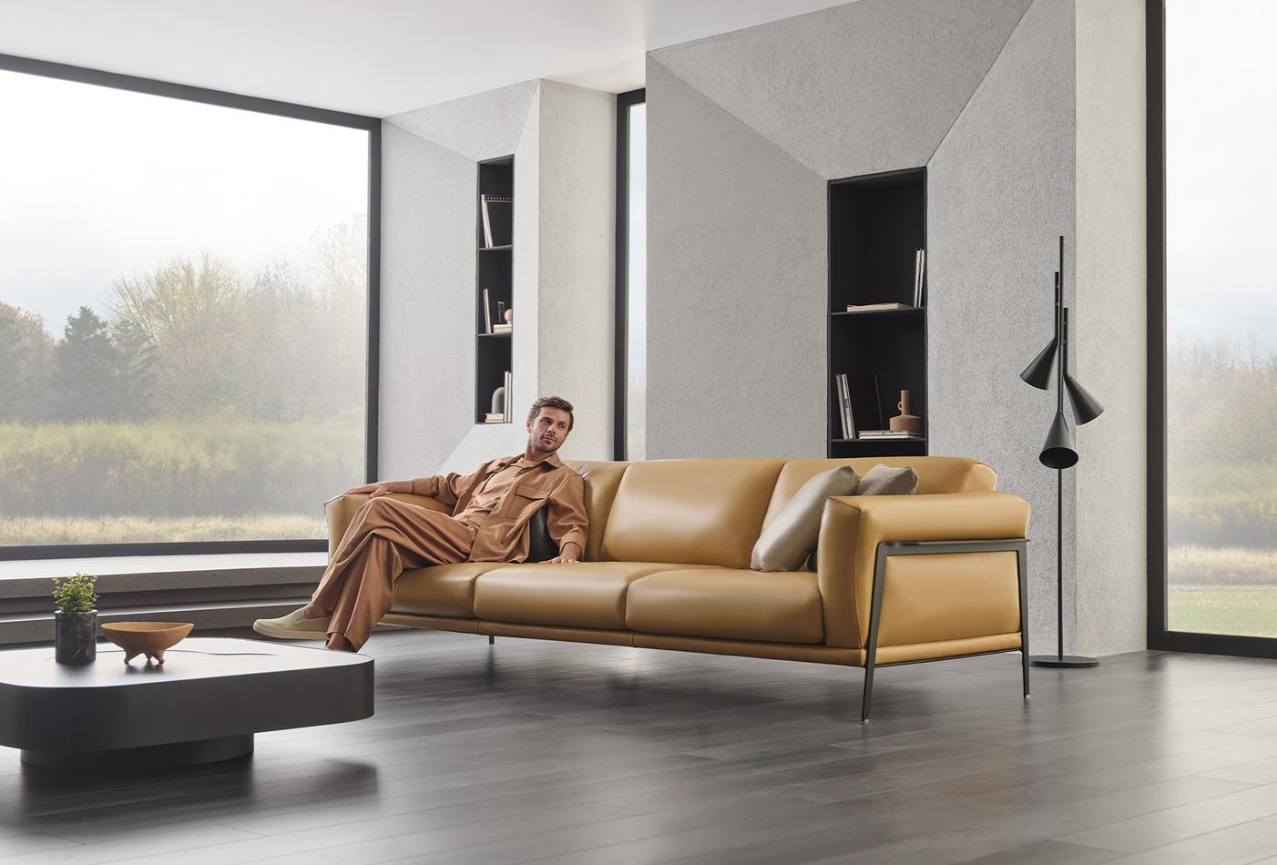 Четириместен диван «Emoticon» + три декоративни възглавници, от естествена кожа, ширина 293см