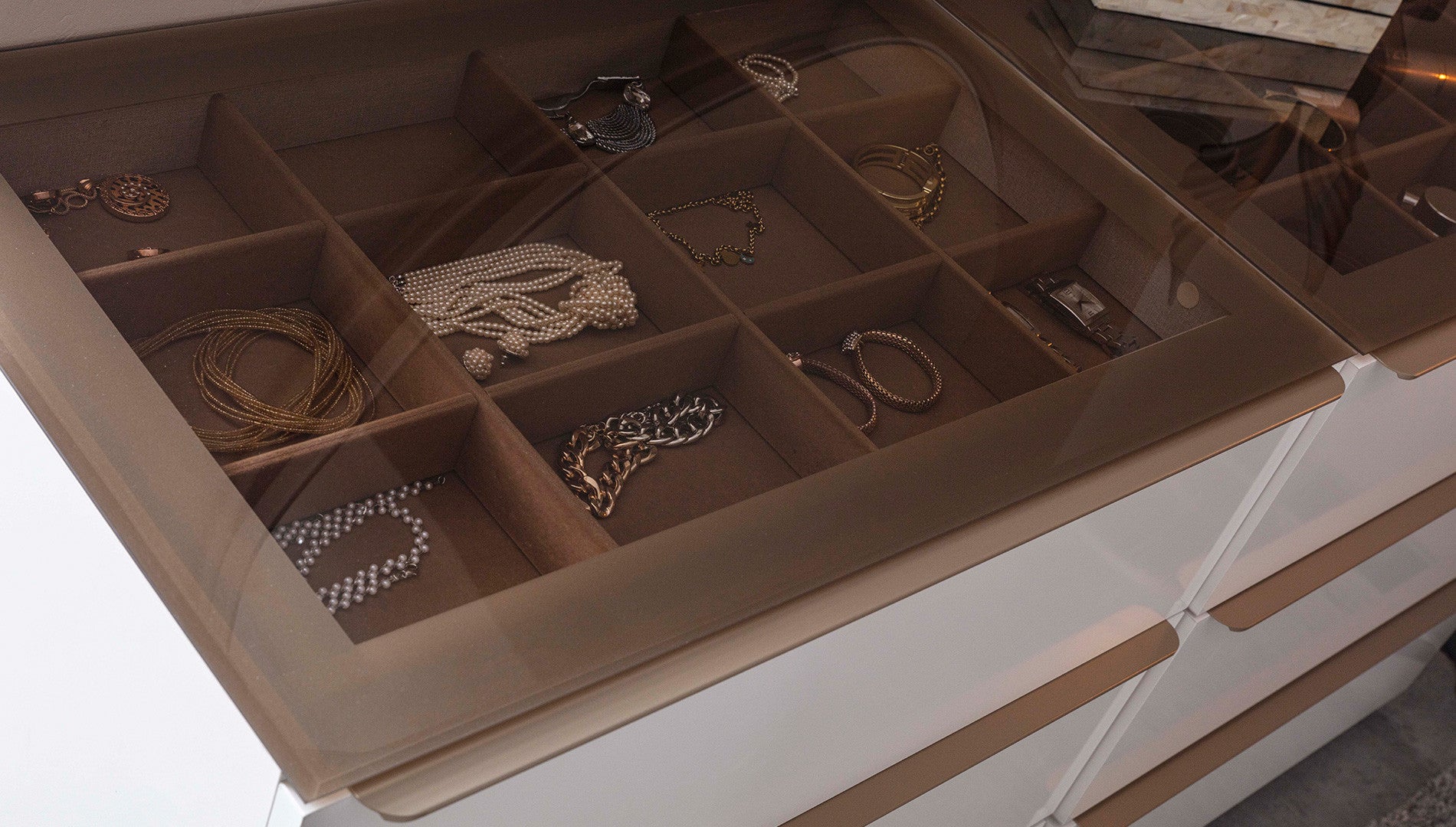 Скрин «Noble» с три чекмеджета, размер 78х78х50см