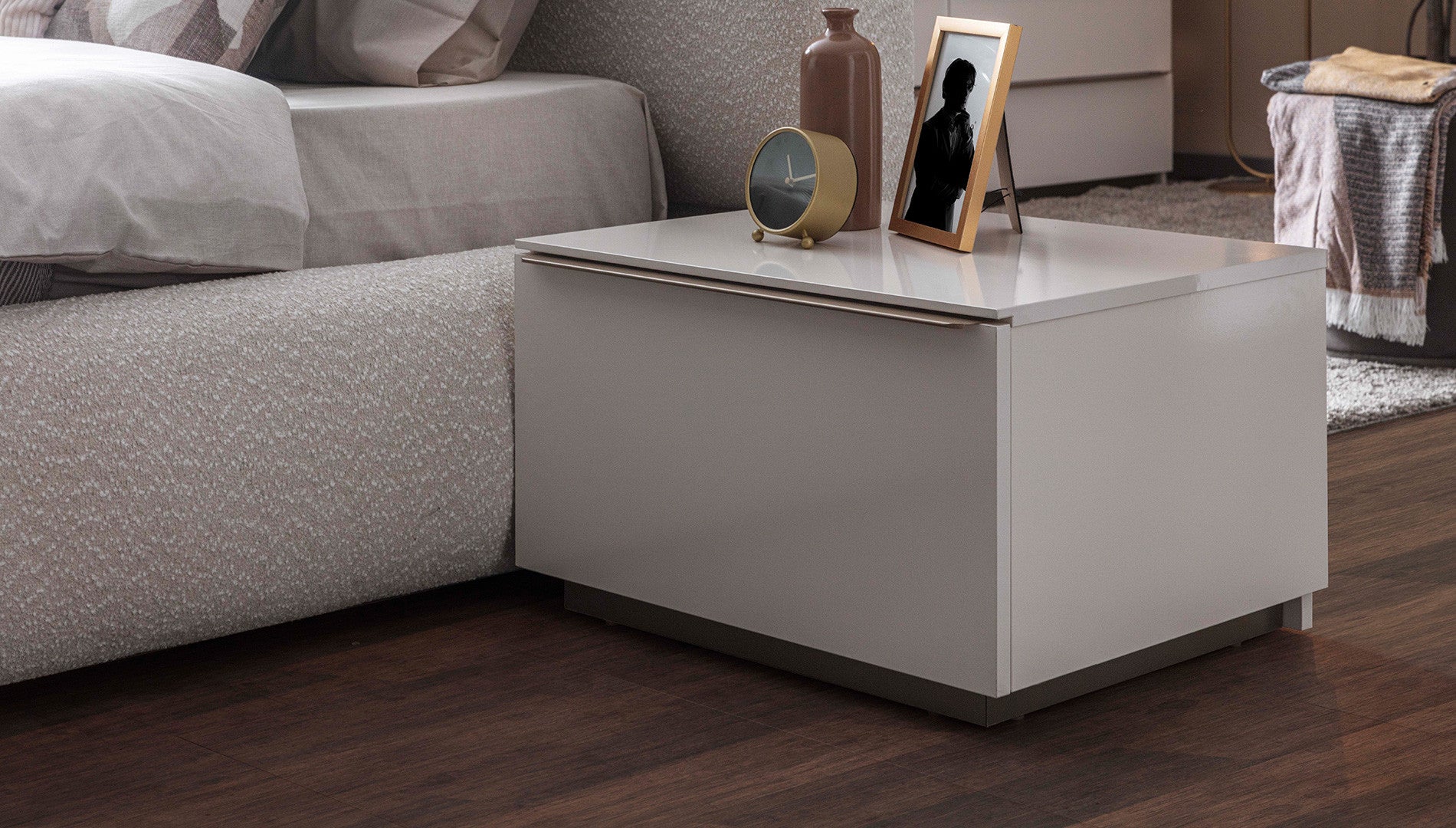 Нощно шкафче «Noble» + чекмедже, размер 65х38х50см