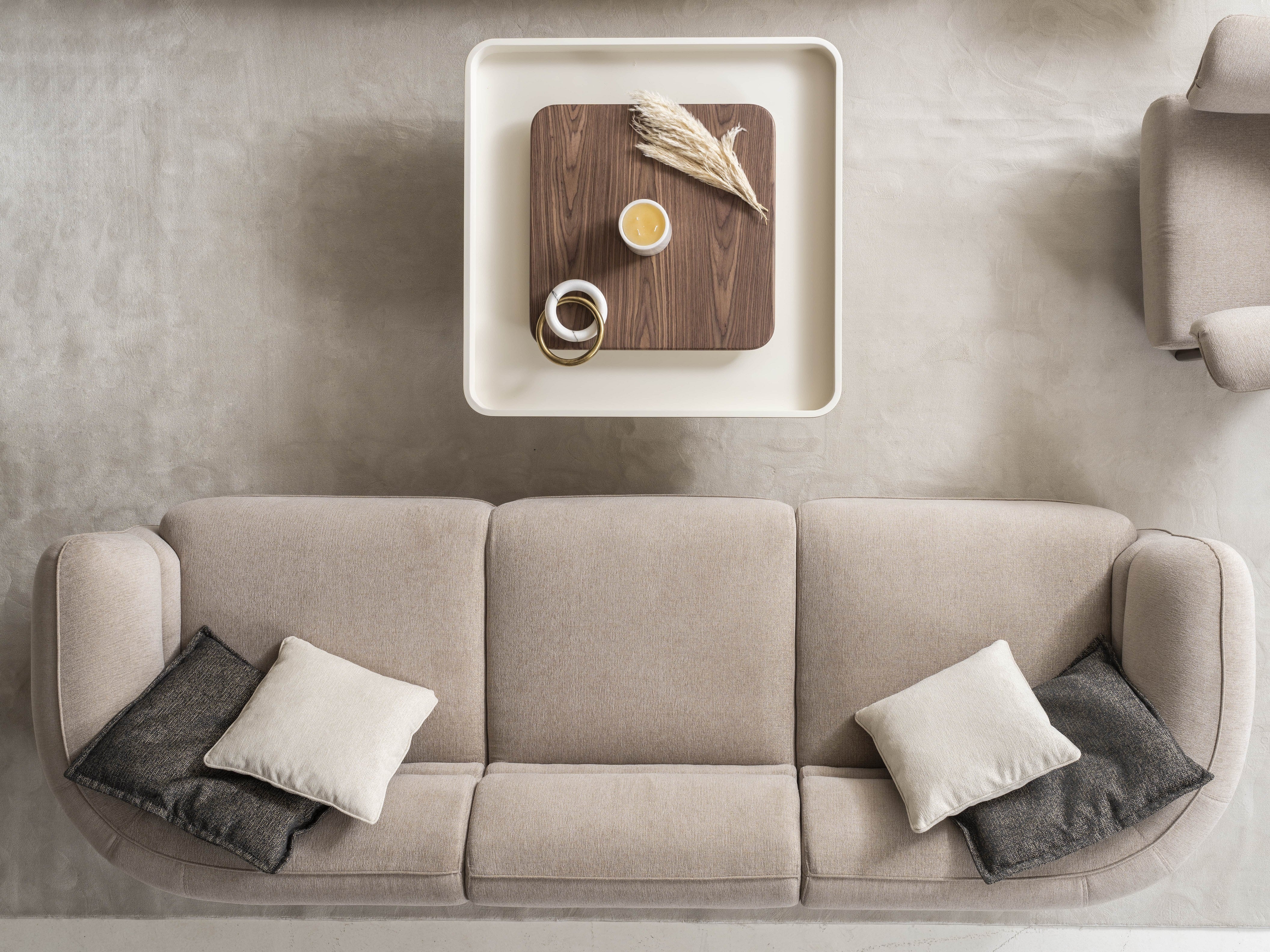 Петместен диван «Alfa» + две декоративни възглавници, ширина 305см