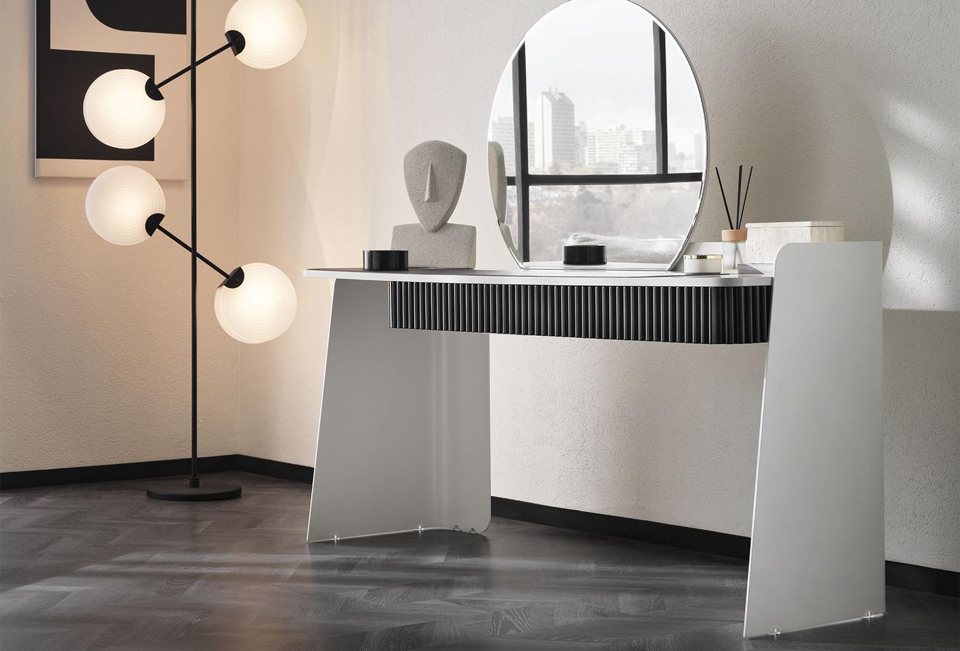 Тоалетка «Delhi» + огледало, чекмедже с органайзери, с кожени елементи, с фрезовани детайли, размер 155х143х50см