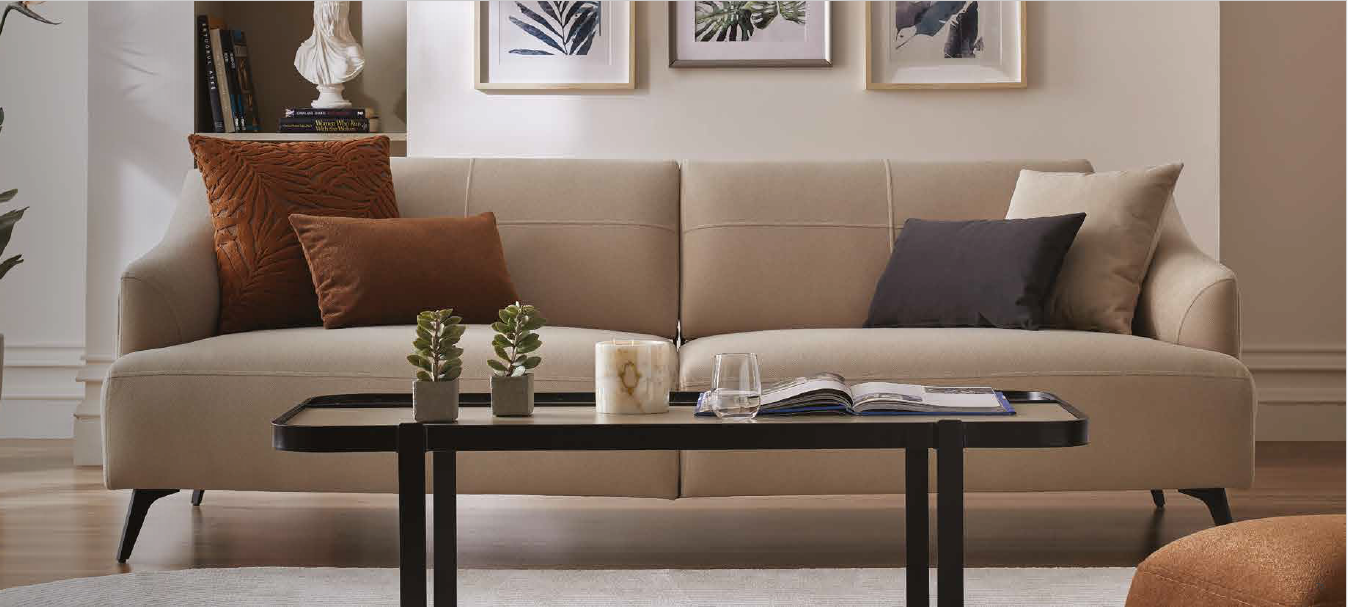 Tриместен разтегателен диван «Agata» + 4 декоративни възглавници, ширина 233см