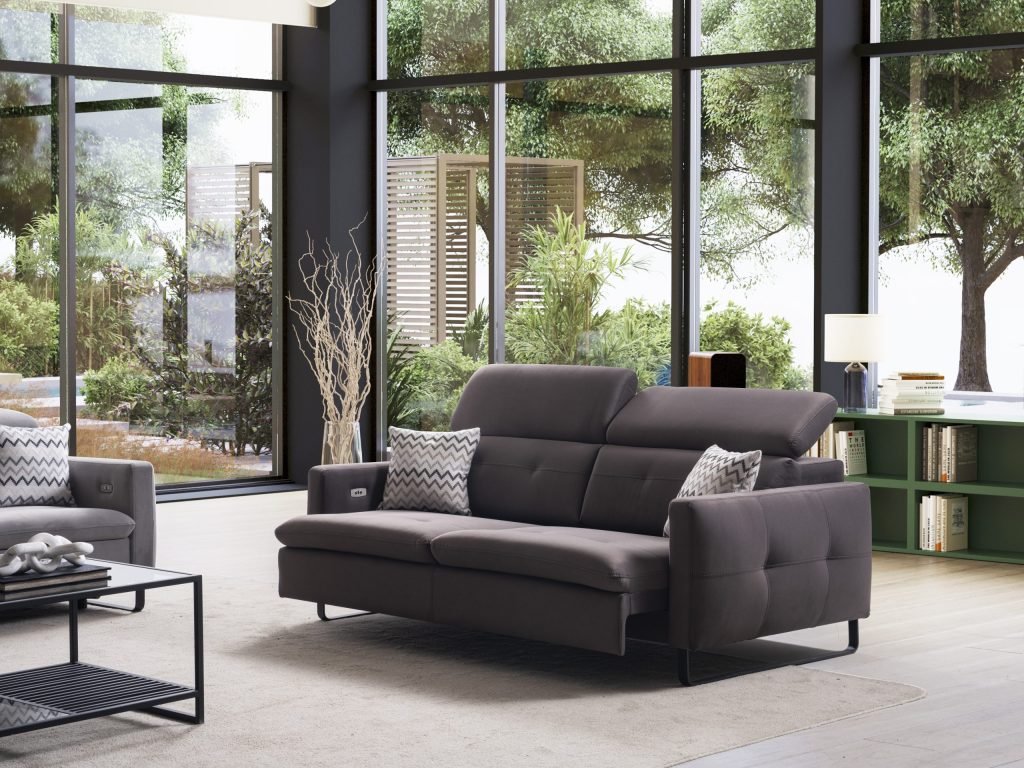 Триместен разтегателен диван «Gizem» с електрически механизъм, USB зарядна станция, ширина 210см