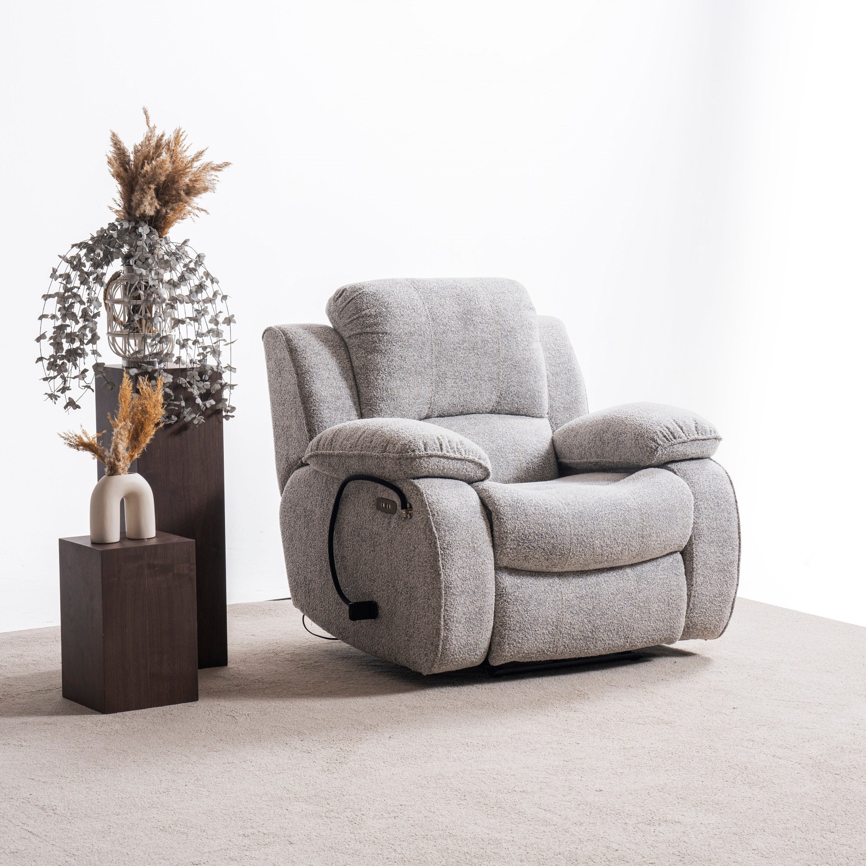 Кресло «Safran» с електрически релакс механизъм и USB зарядна станция