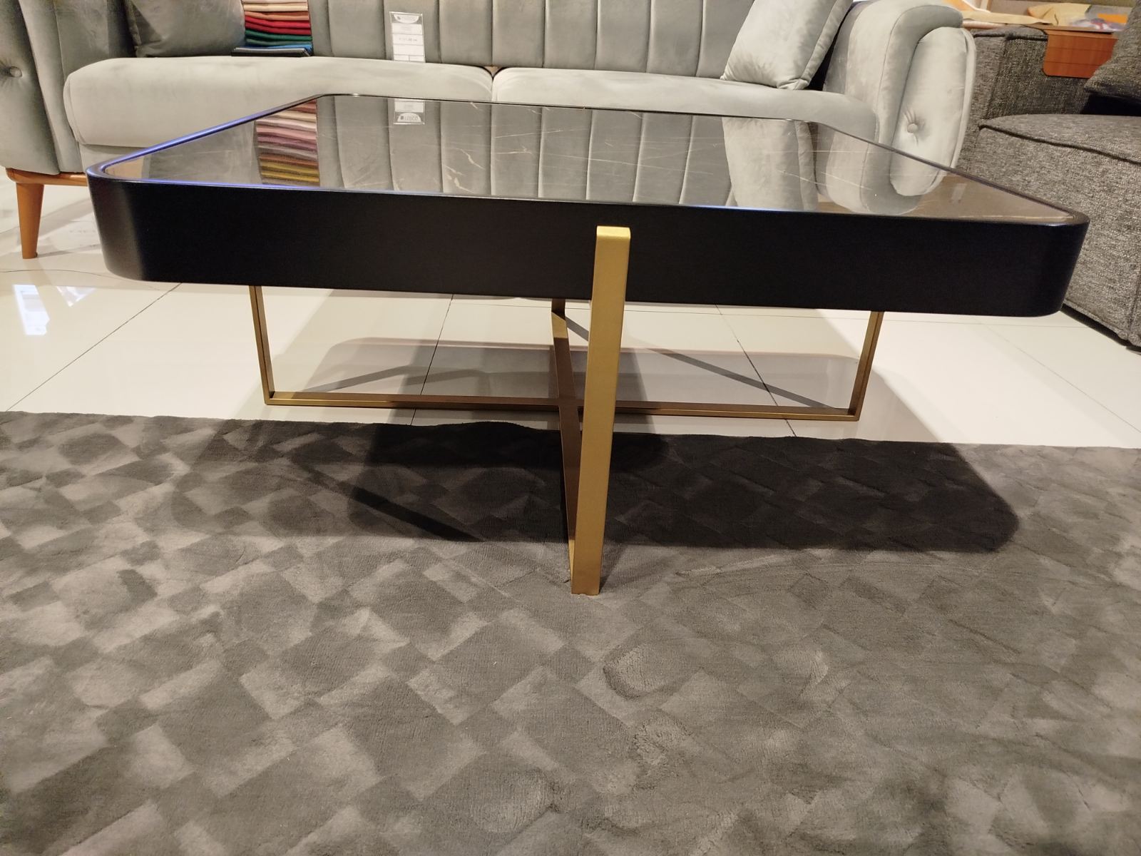 Холна маса Dorian - Аутлет