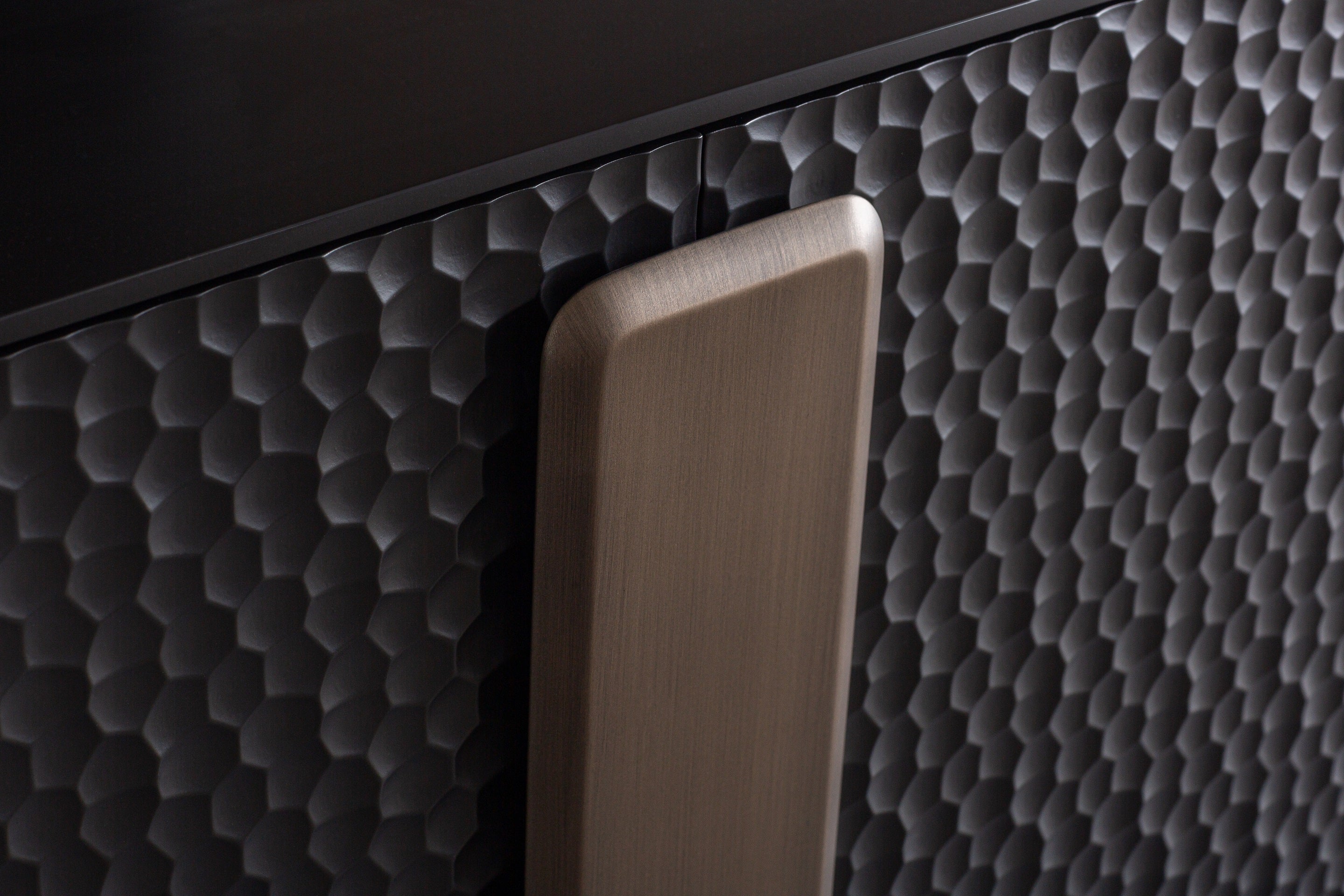 Бюфет «Klein» с естествен фурнир, размер 225х81х50см