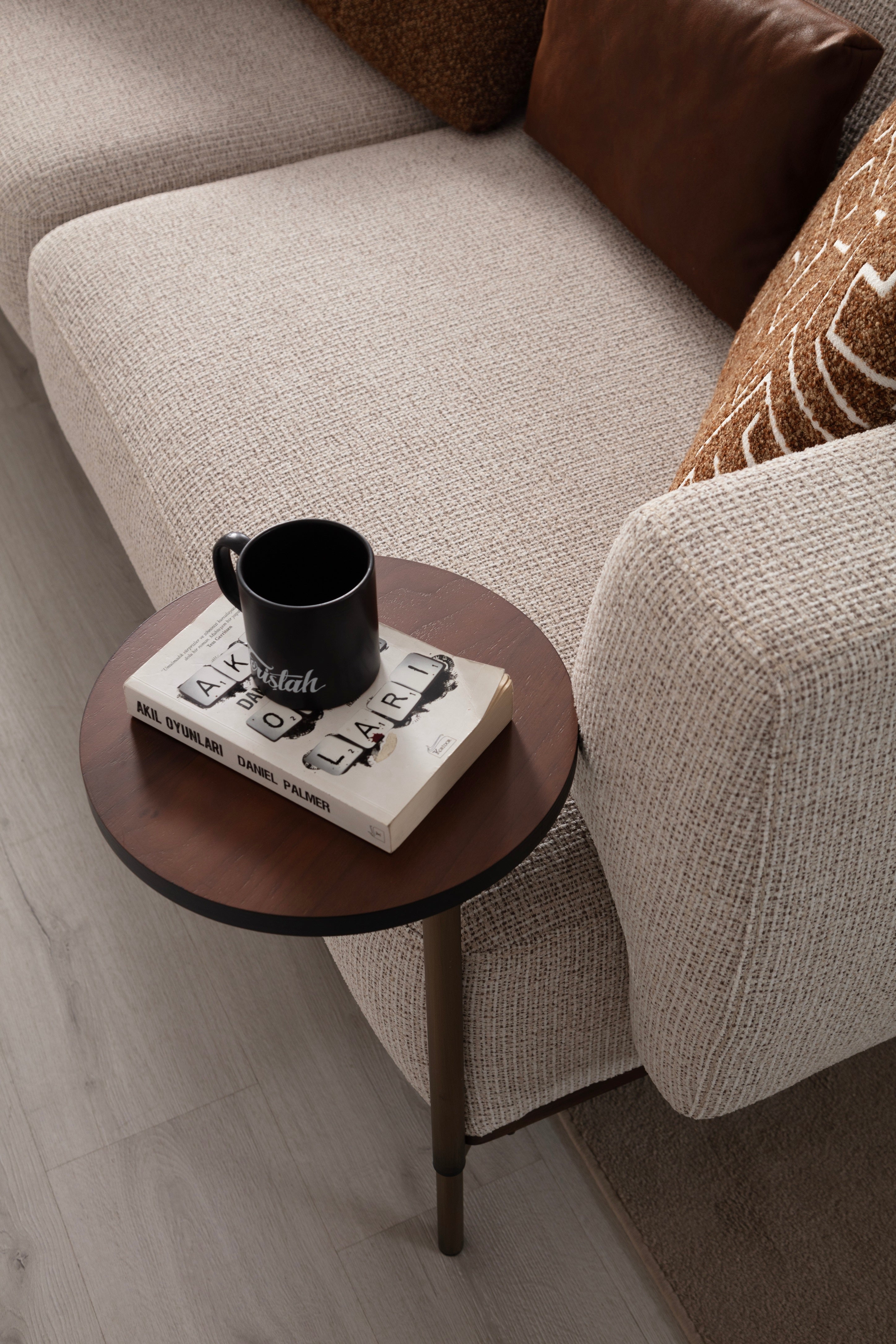 Триместен разтегателен диван «Tesla» + 4 декоративни възглавници, ширина 226см