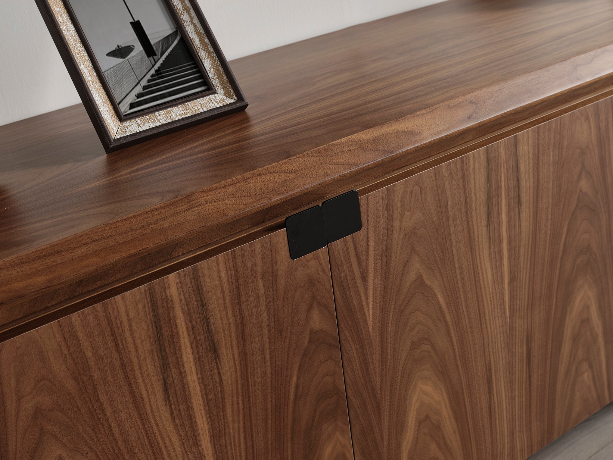 Бюфет «MK 41» с естествен фурнир, размер 208х82х49см