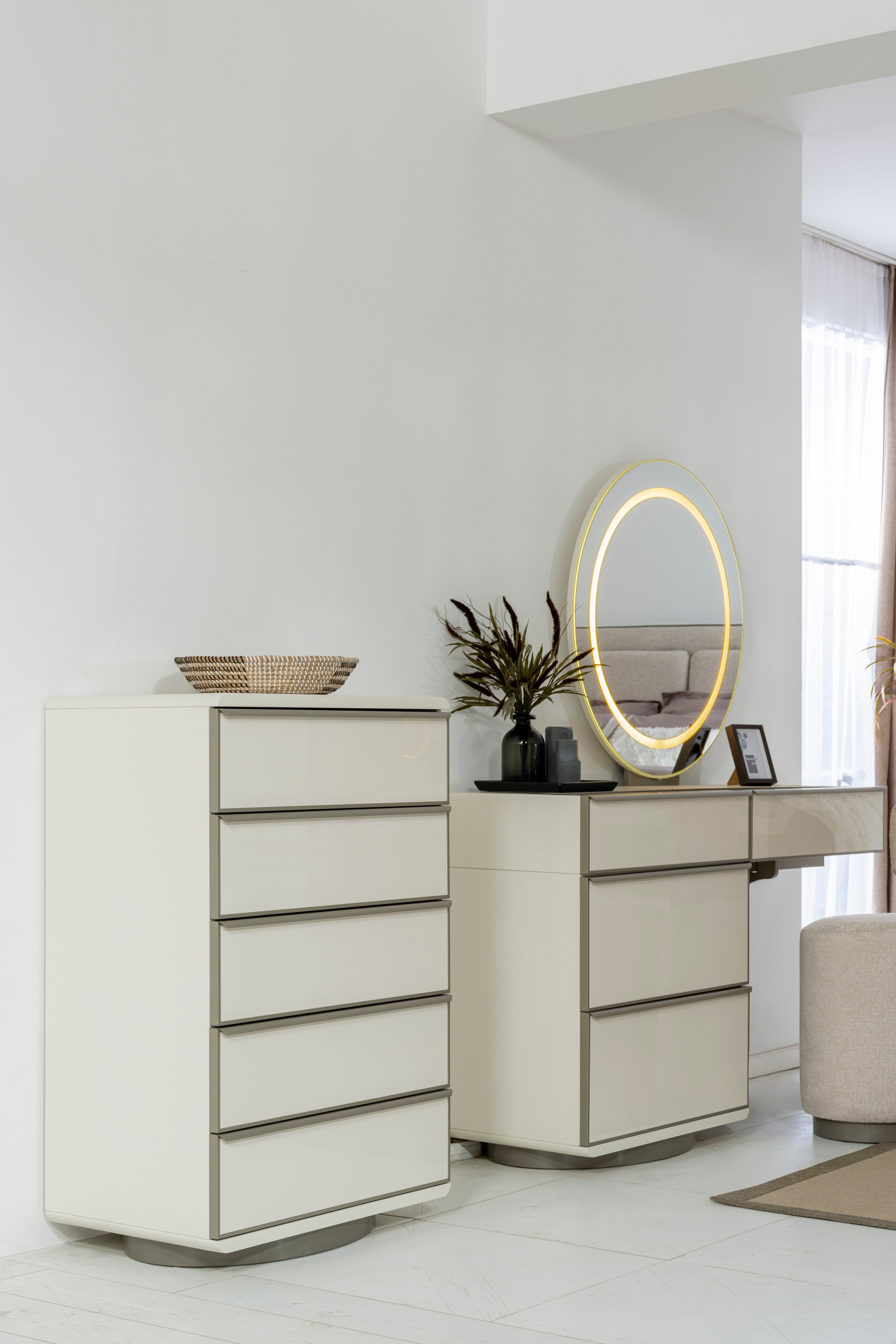 Скрин «Pamukkale» с пет чекмеджета, размер 72х107х45см