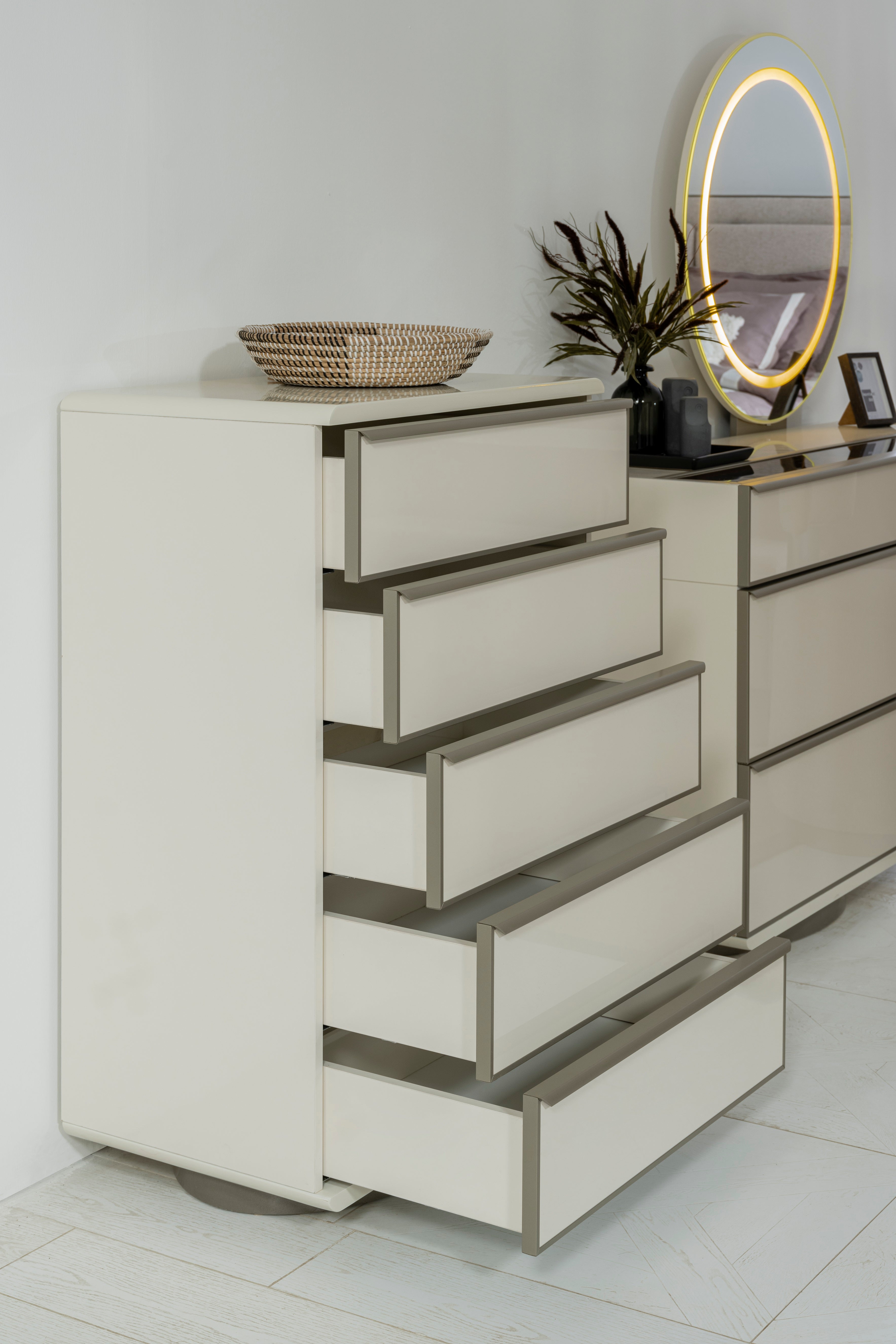 Скрин «Pamukkale» с пет чекмеджета, размер 72х107х45см