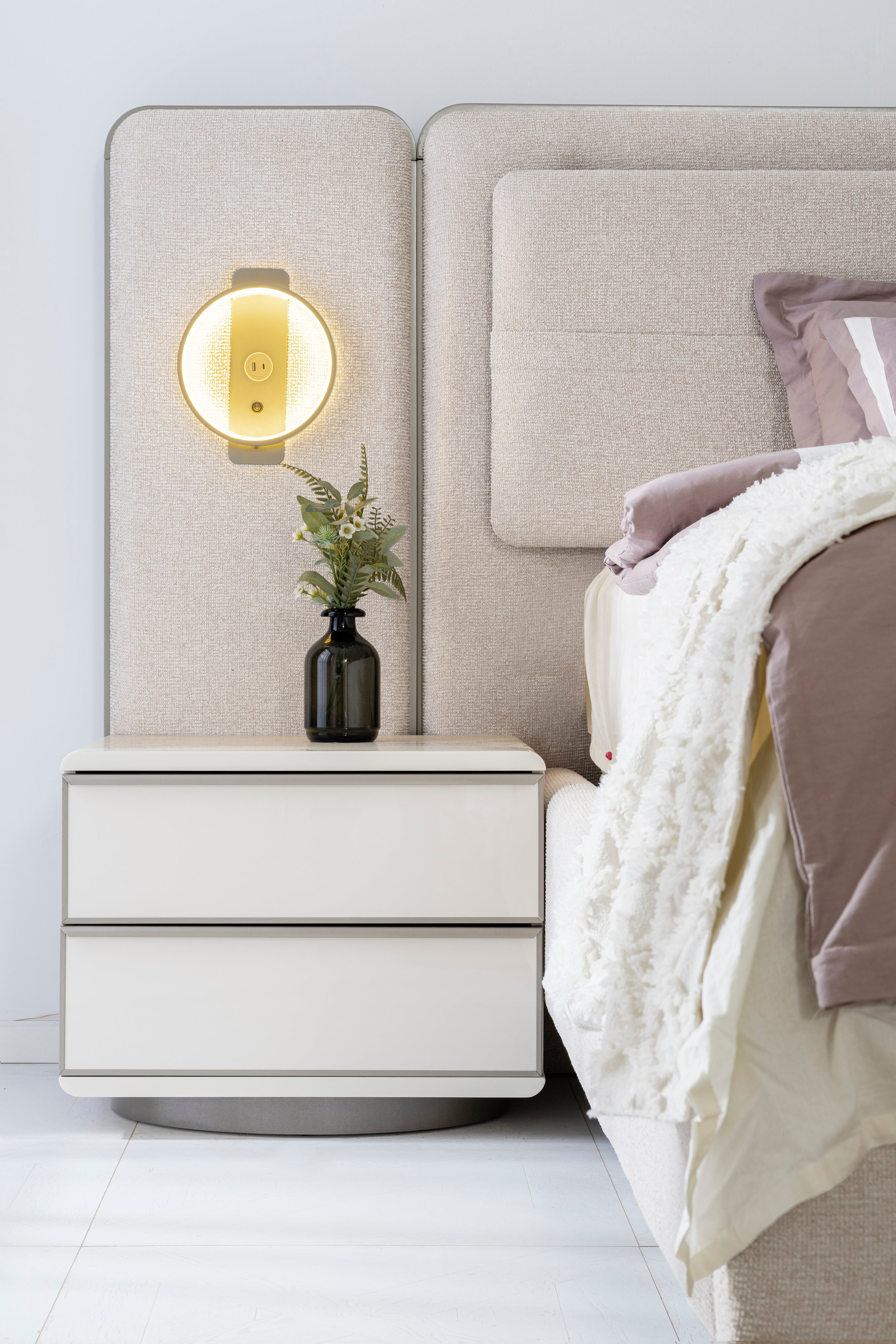 Нощно шкафче «Pamukkale» + две чекмеджета, размер 62х49х45см