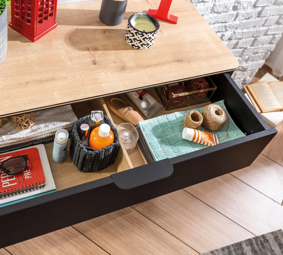 Скрин «Black» с четири чекмеджета, размер 86х94х46см