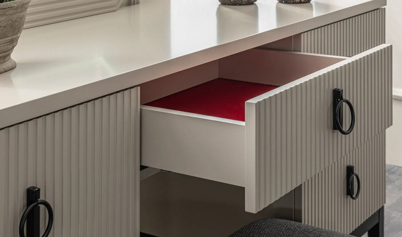 Тоалетка «Defne» + огледало, с пет чекмеджета, размер 143х84х46см