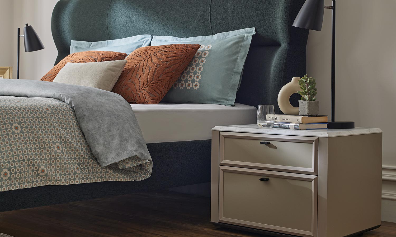 Нощно шкафче «Agata» + две чекмеджета, размер 60х48х47см