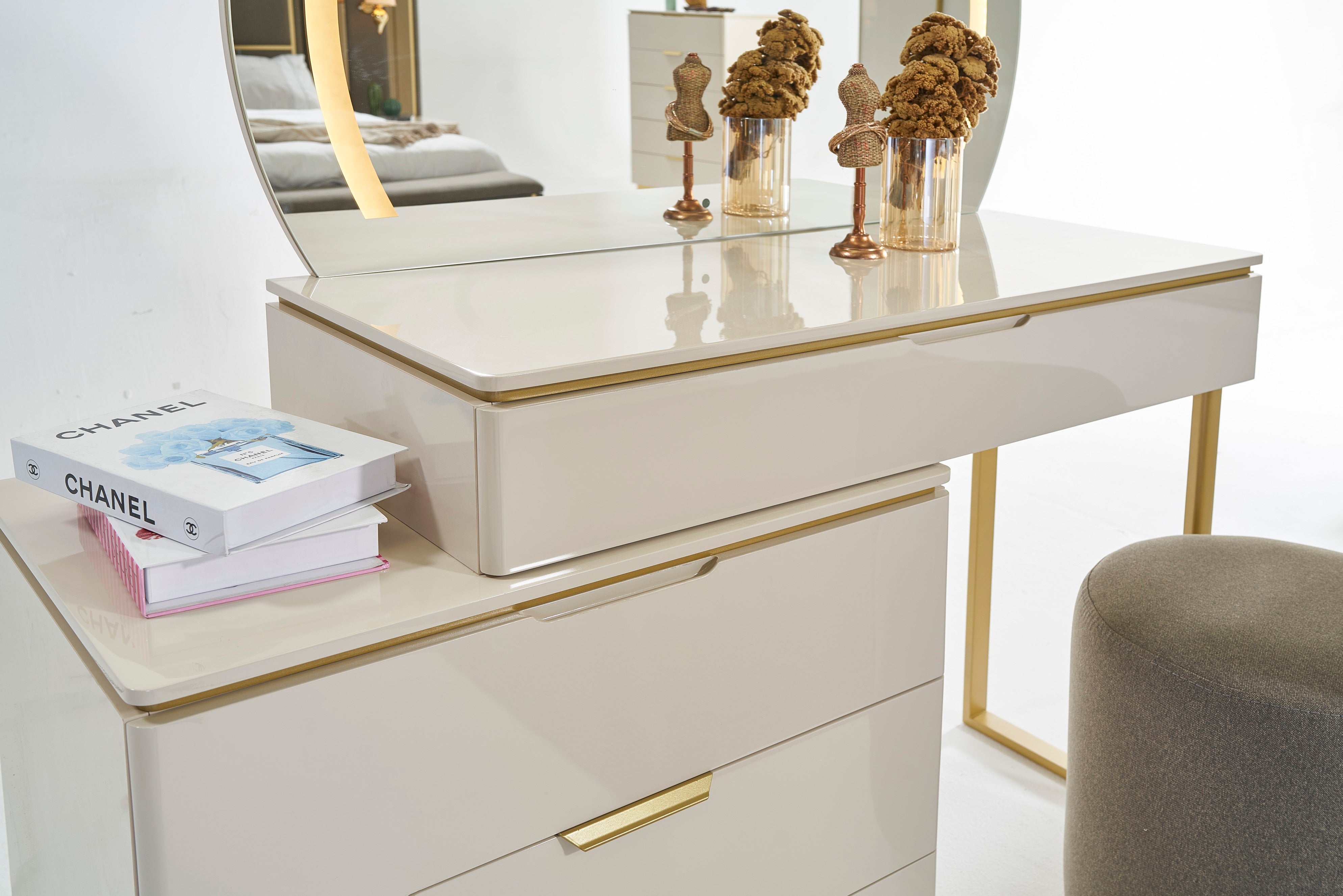 Тоалетка «Kapadokya» + скрин с четири чекмеджета и огледало, размер 134х87х47см