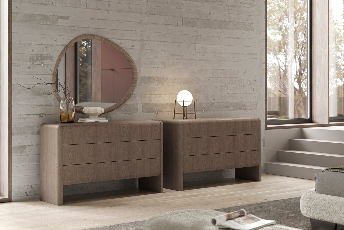 Скрин «Opal» с три чекмеджета, стъклени чела и страници, размер 130х76х45см