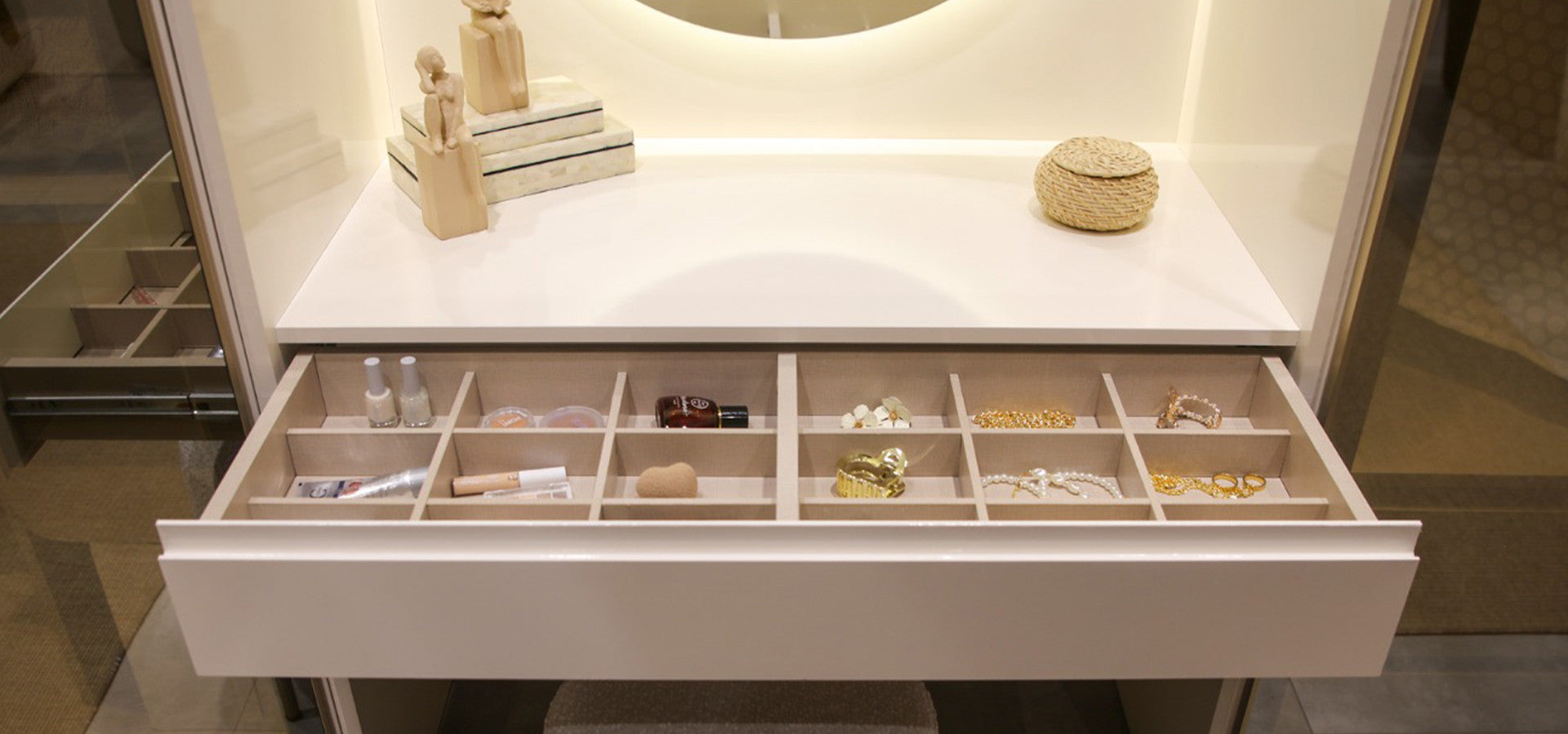 Гардероб «Noble» + стъклени врати и LED осветление, с чекмеджета, ширина 209см