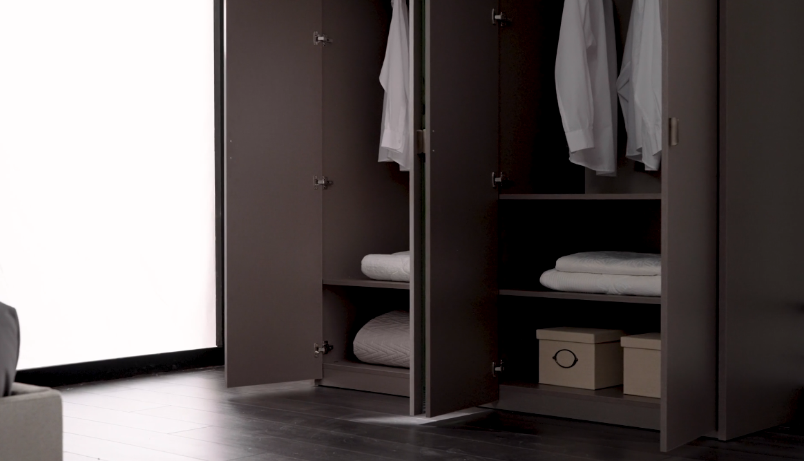 Четирикрилен гардероб «Berta» с огледална врата, ширина 182см