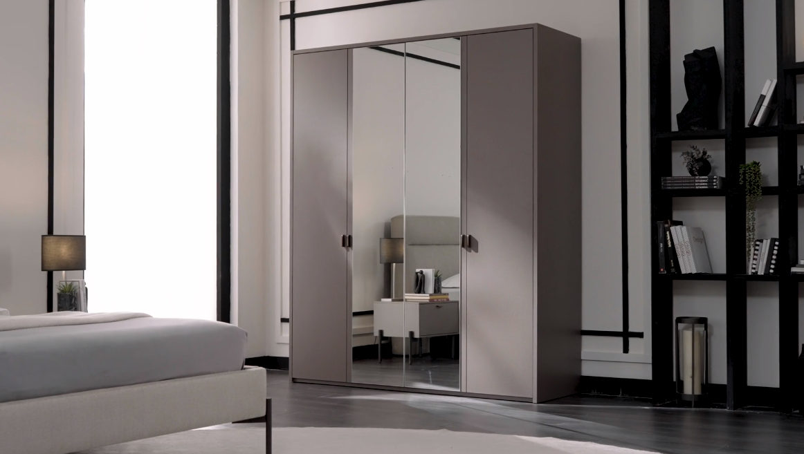 Четирикрилен гардероб «Berta» с огледална врата, ширина 182см