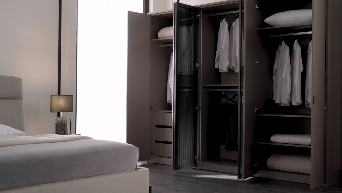 Шесткрилен гардероб «Berta» - стъклени врати, огледало, ширина 272см