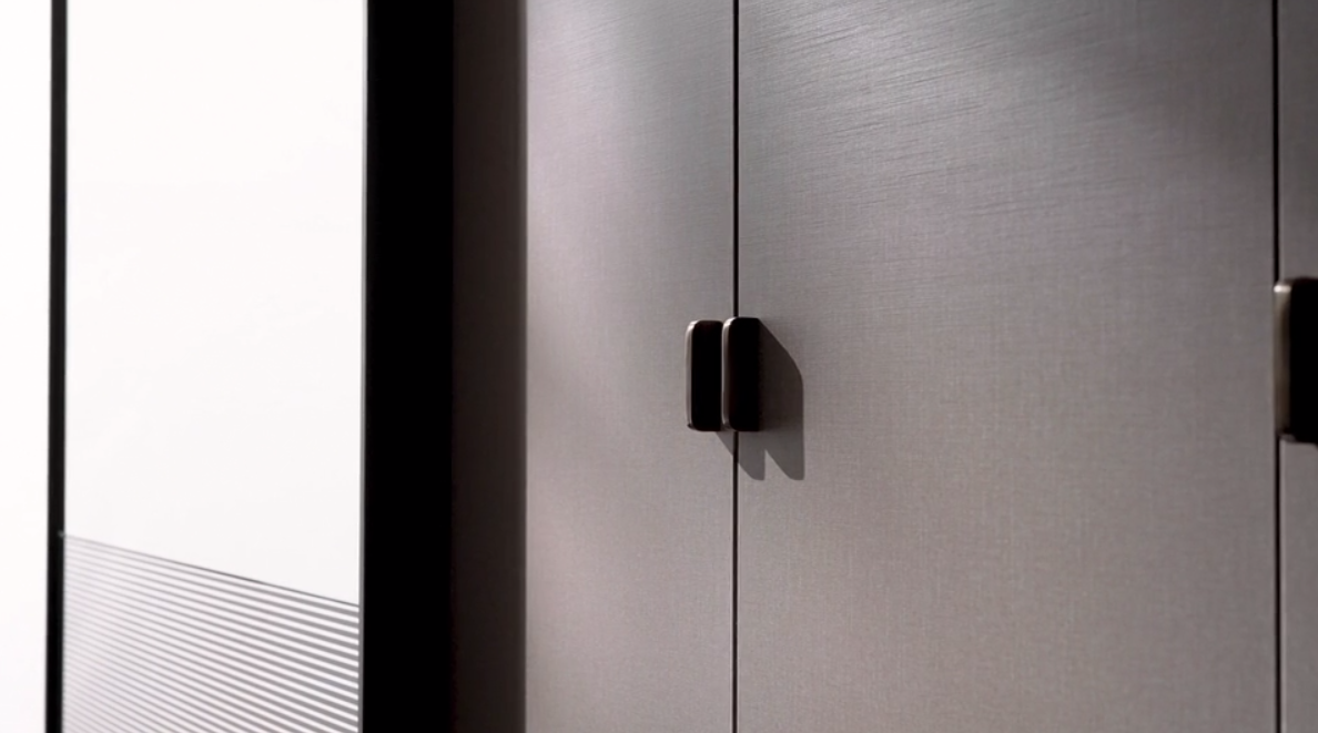 Гардероб с плъзгащи врати «Berta» с огледална врата, ширина 253см