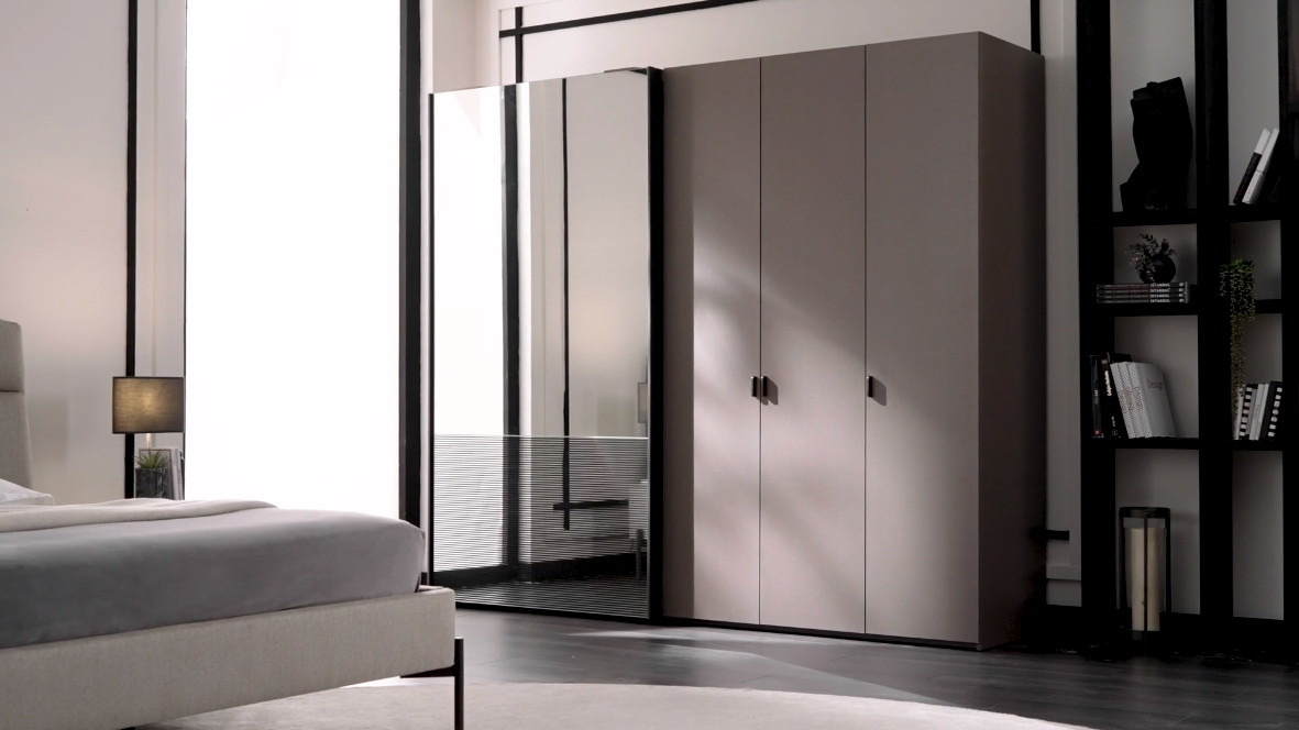 Гардероб с плъзгащи врати «Berta» с огледална врата, ширина 253см