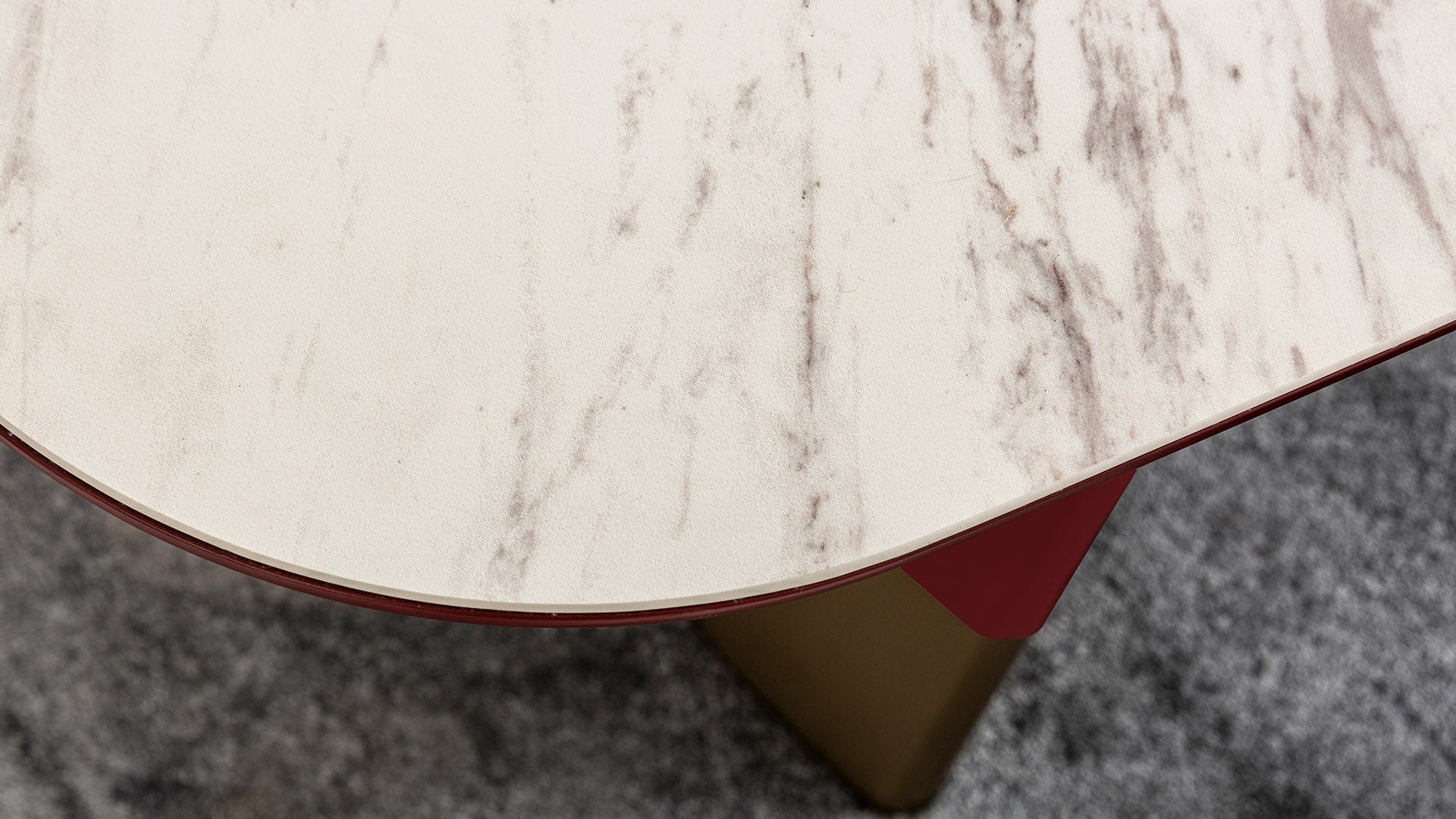 Трапезна маса «Delta Burgundy» + керамичен плот и естествен фурнир