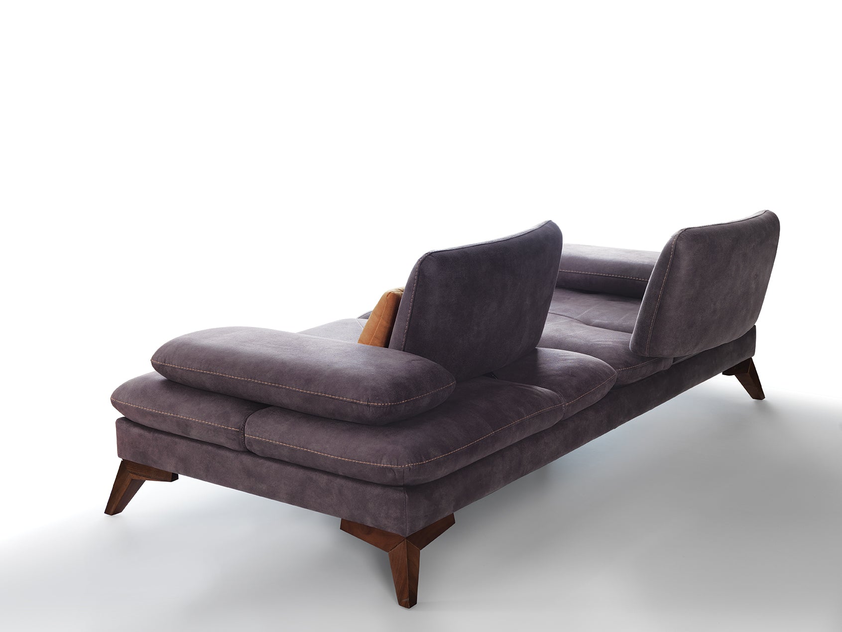 Триместен разтегателен диван «Quatro» + 2 декоративни възглавници, подвижни подлакътници, ширина 265см