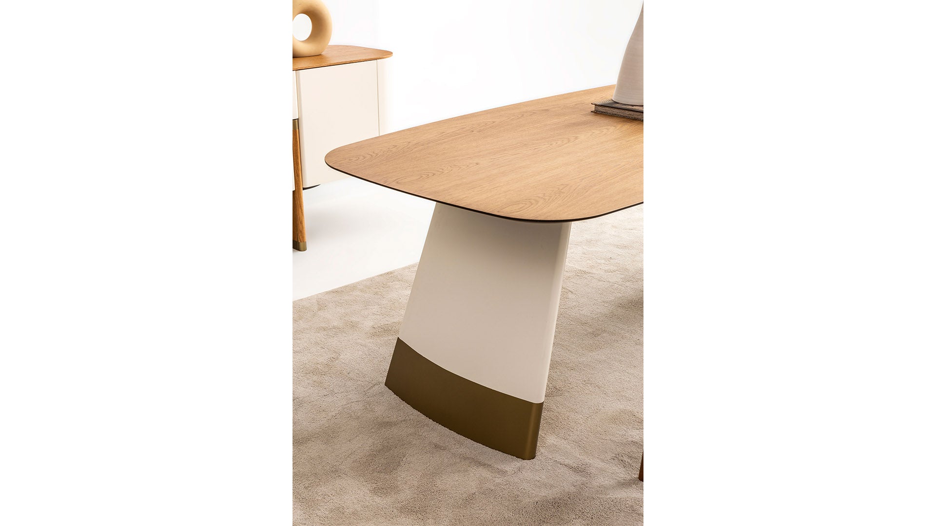 Трапезна маса «Delta Ekru Gold» + керамичен плот и естествен фурнир